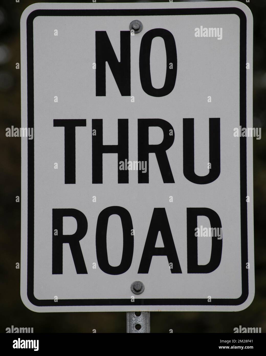 Schild „No Thru Road“ in North Bend, British Columbia, Kanada Stockfoto