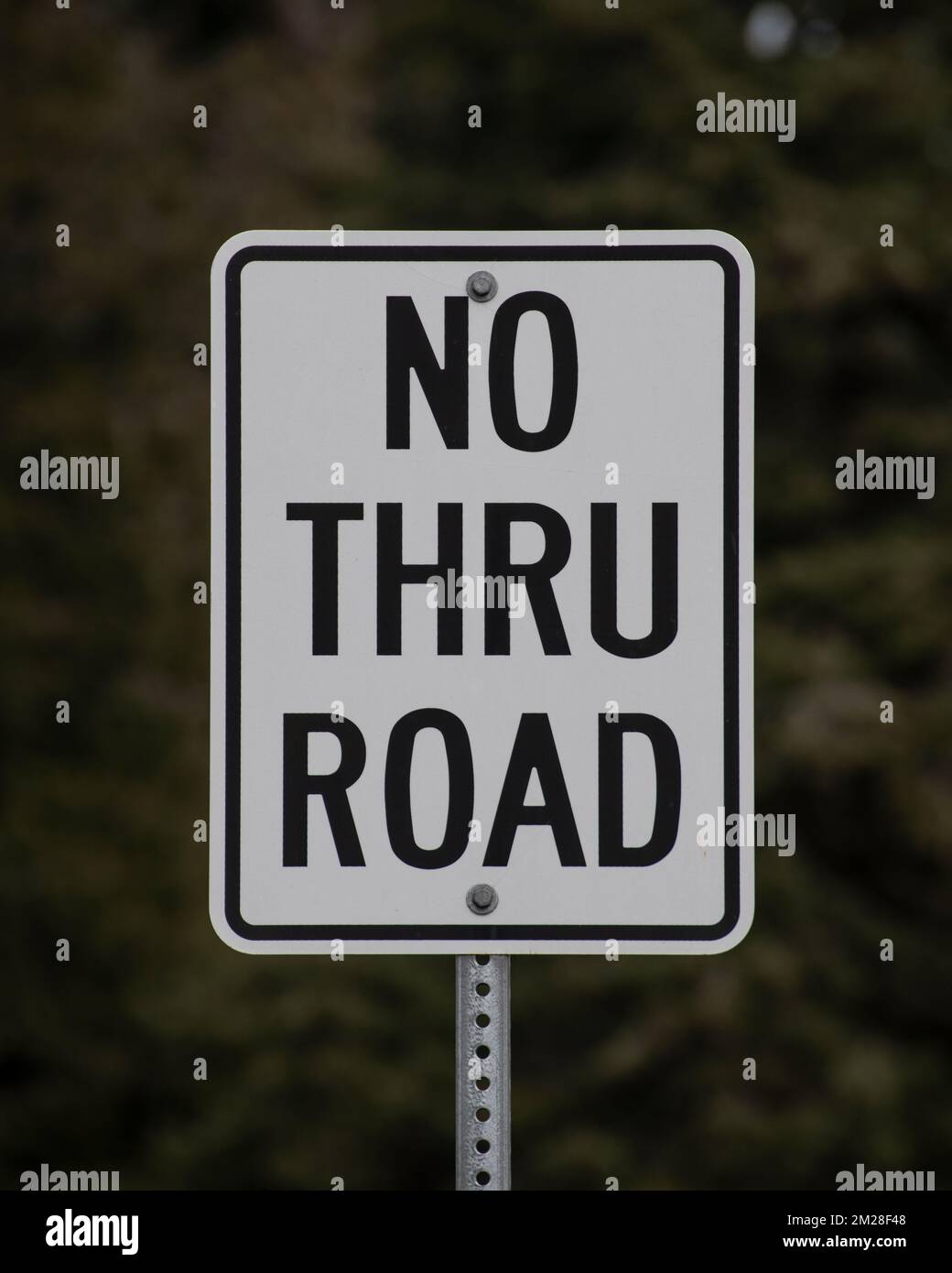 Schild „No Thru Road“ in North Bend, British Columbia, Kanada Stockfoto