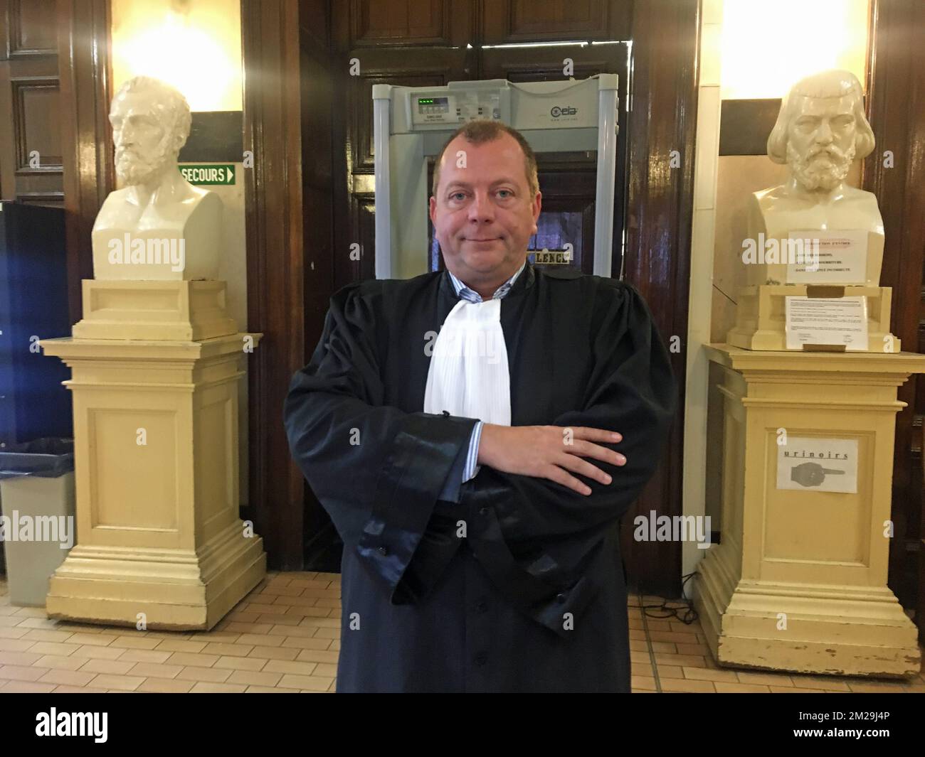 Rechtsanwalt Jean-Philippe Riviere, Verteidiger von Nathan D., Bild am Gericht erster Instanz von Mons. Nathan D. wird des Mordes an Mouscron, Bürgermeister Alfred Gadenne, beschuldigt. Am Dienstagabend, dem 11.. September, schloss Gadenne den Friedhof "Cimetiere de Luingne" in Mouscron, wo ihm die Kehle aufgeschlitzt wurde. BELGA FOTO CAROLINE TICHON Stockfoto