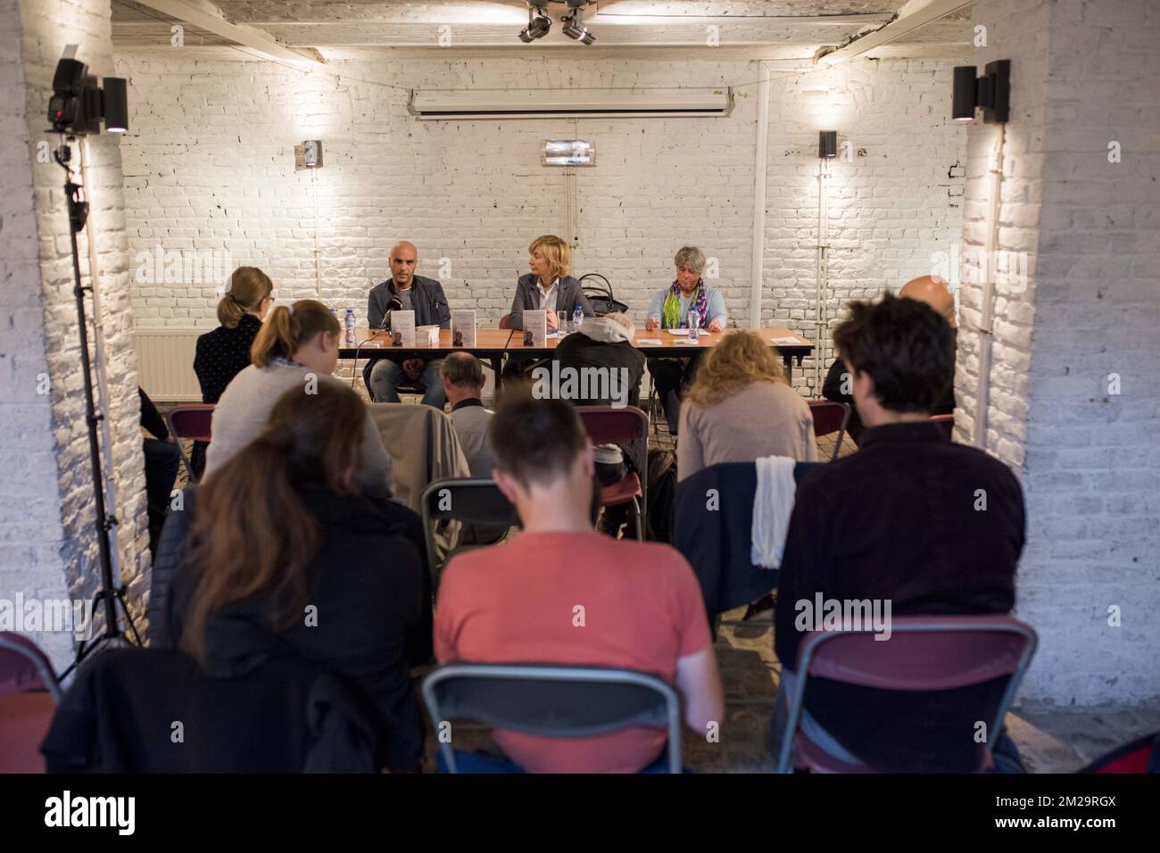 Das Bild zeigt die Präsentation des Buches "UN jihad de l'Amour- Een jihad van liefde", das von Mohamed El Bachiri, Ehemann von Loubna Lafquiri, einem der Opfer der Anschläge vom 22. März in Brüssel, am Donnerstag, den 21. September 2017, in Brüssel verfasst wurde. BELGA FOTO JEAN MARC HERVE ABELARD Stockfoto