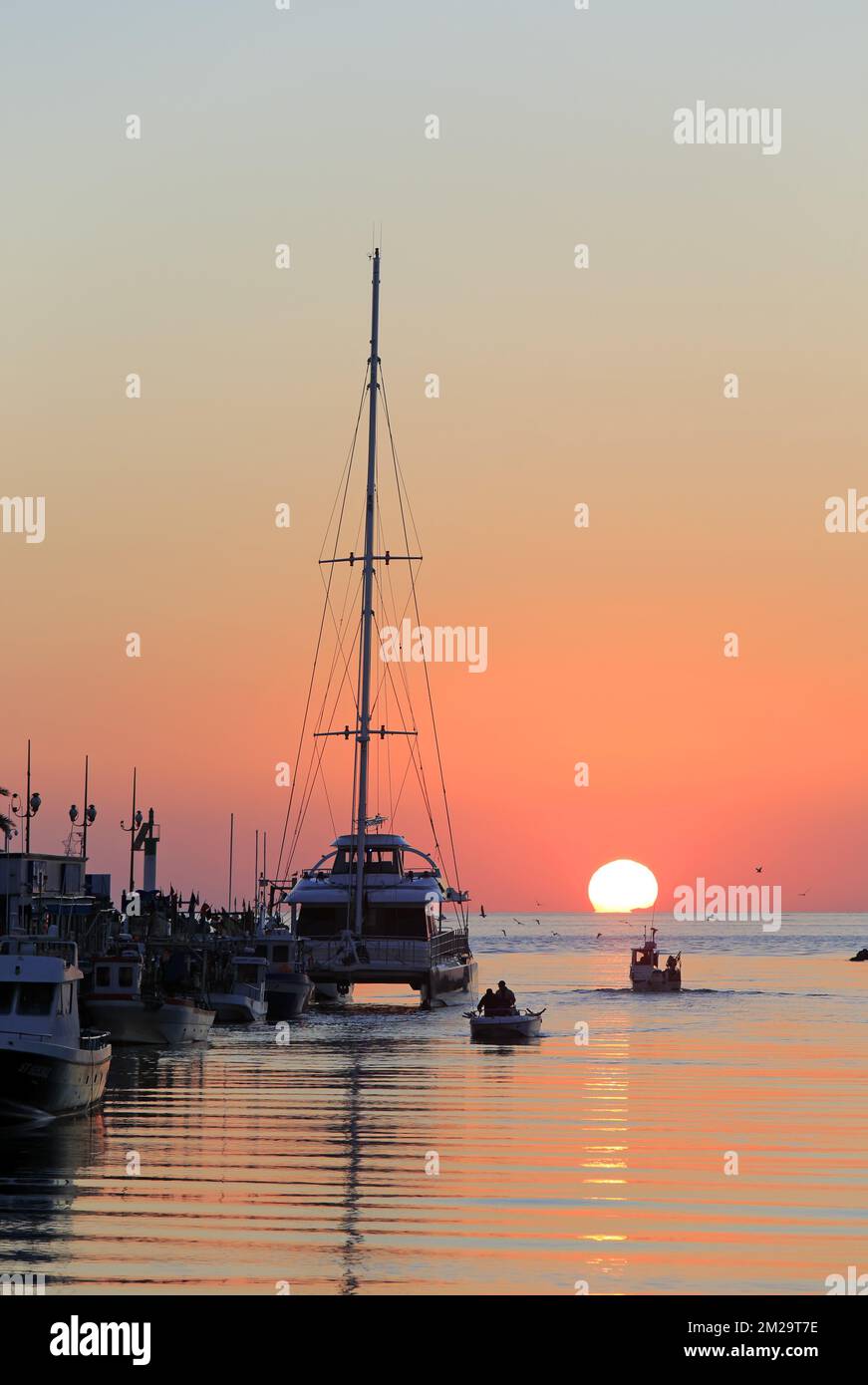 Sonnenuntergang am Hafen von Grau du ROI | Coucher de soleil sur le Port du Grau du ROI 17/12/2016 Stockfoto
