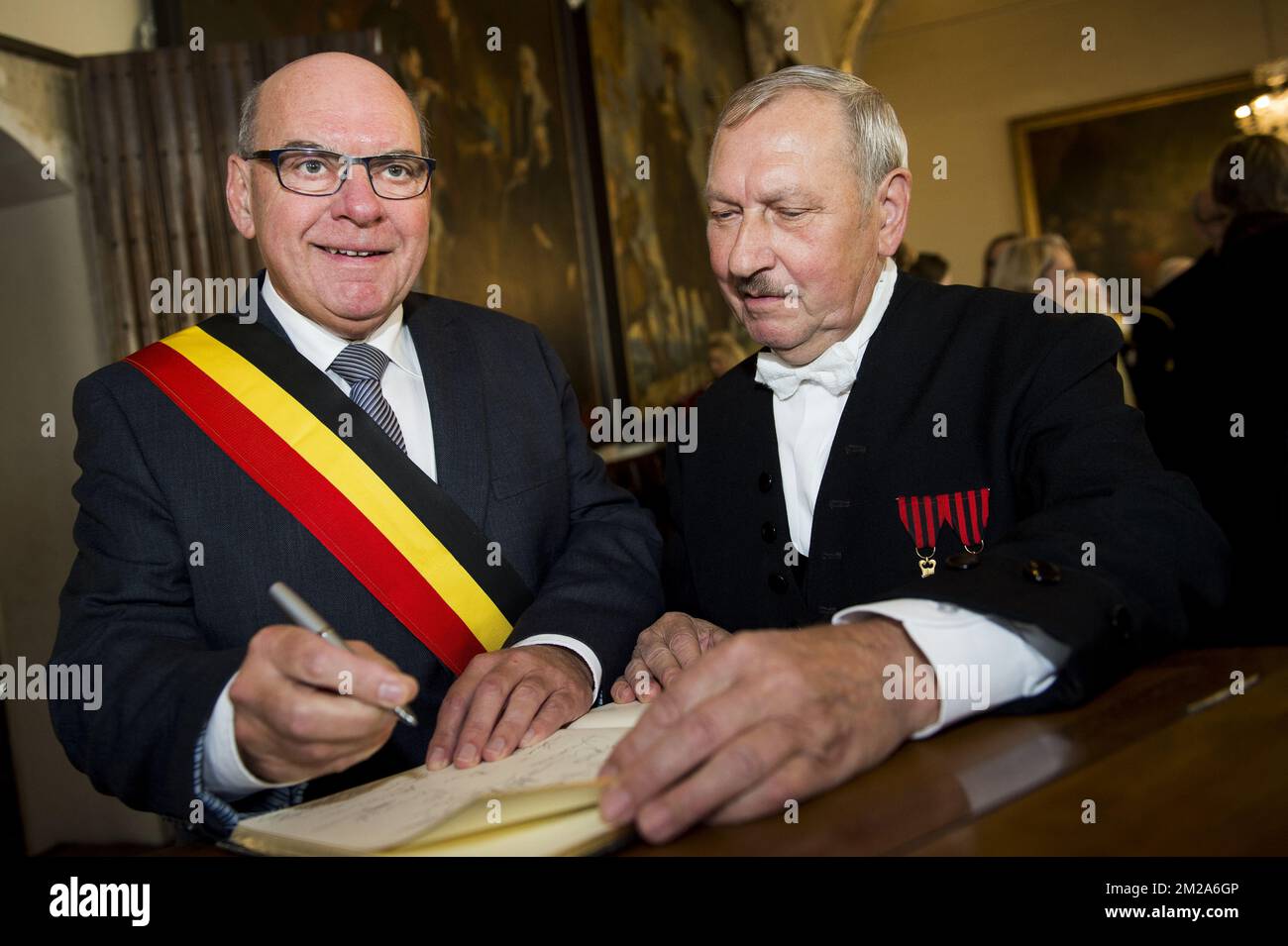 Gent-Bürgermeister Daniel Termont fotografierte während des sogenannten 'Stichtingsdag' und der Eröffnung des akademischen Jahres 2017-2018 der UGent-Universität in Gent am Montag, den 09. Oktober 2017. BELGA FOTO JASPER JACOBS Stockfoto