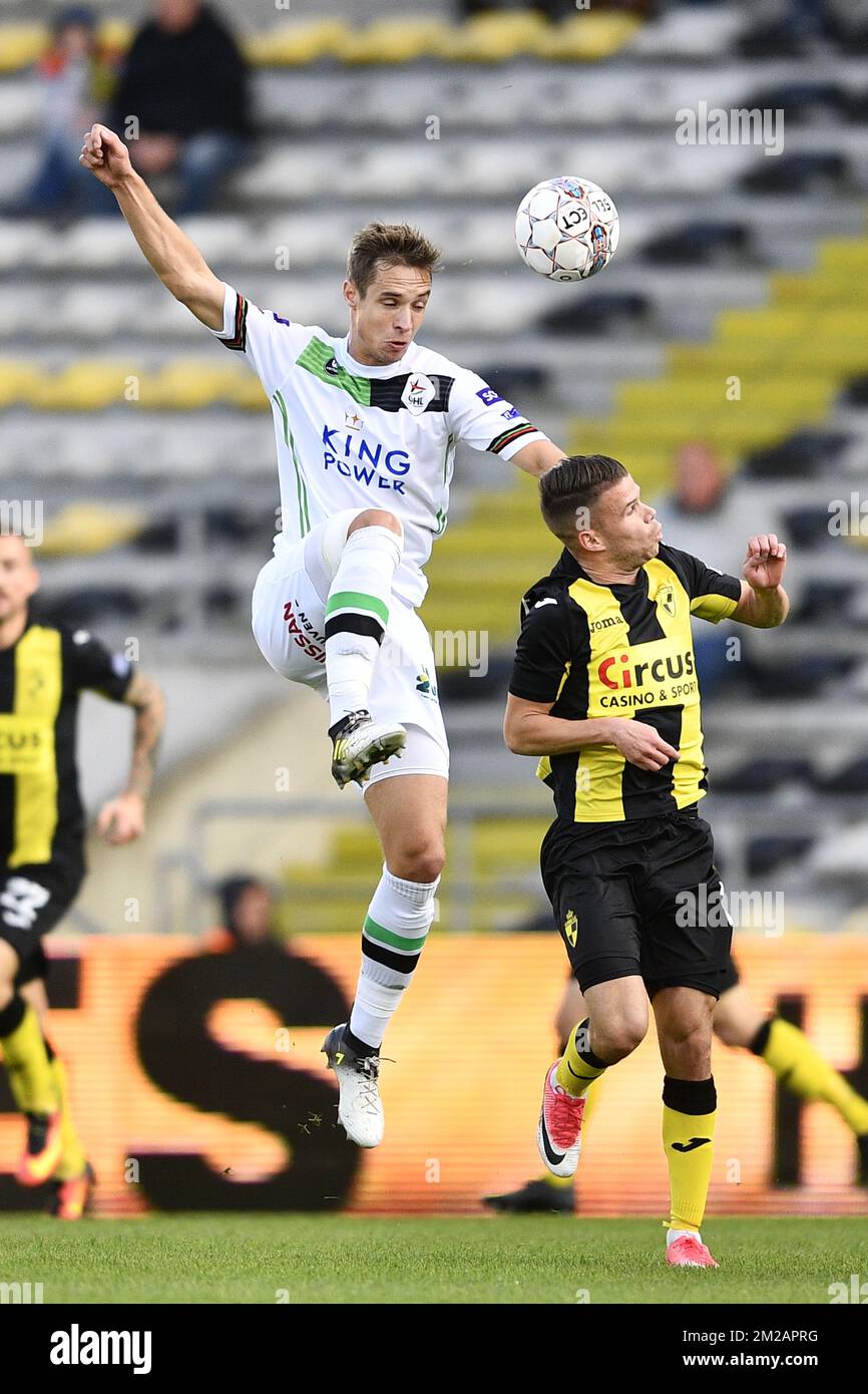 David Hubert von OHL und Megan Laurent von Lierse kämpfen um den Ball während eines Fußballspiels zwischen Lierse SK und OH Leuven in Lier, Sonntag, den 05. November 2017, am 14. Tag des Proximus League-Wettbewerbs der belgischen Meisterschaft in der Division 1B. BELGA FOTO YORICK JANSENS Stockfoto