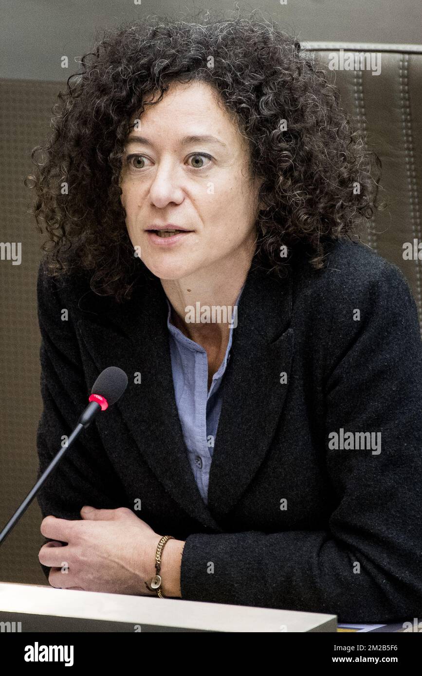 yasmine Kherbache von sp.A auf einer Plenartagung des flämischen Parlaments am Mittwoch, den 22. November 2017 in Brüssel. BELGA FOTO JASPER JACOBS Stockfoto