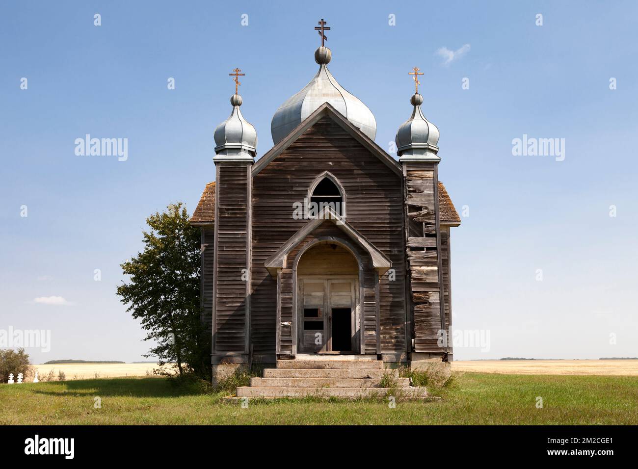 Die verlassene ukranisch-orthodoxe Kirche Kiew steht auf der Prärie in der Nähe der Bauerngemeinde Quill Lake in Saskatchewan. Stockfoto