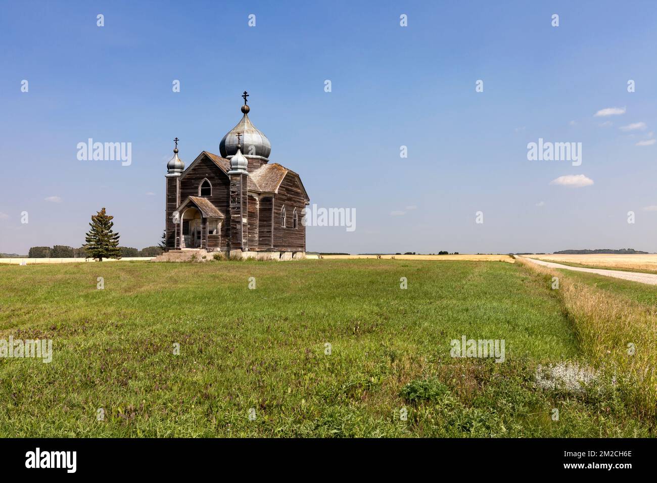 Die verlassene ukranisch-orthodoxe Kirche Kiew steht auf der Prärie in der Nähe der Bauerngemeinde Quill Lake in Saskatchewan. Stockfoto