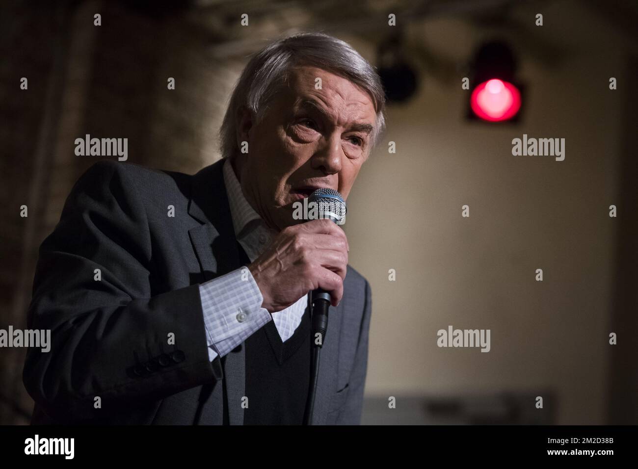 Sänger Salvatore Adamo tritt auf der Bühne bei der Vorstellung des neuen Albums des belgischen Sängers Adamo am Mittwoch, den 14. Februar 2018 in Brüssel auf. BELGA FOTO LAURIE DIEFFEMBACQ Stockfoto