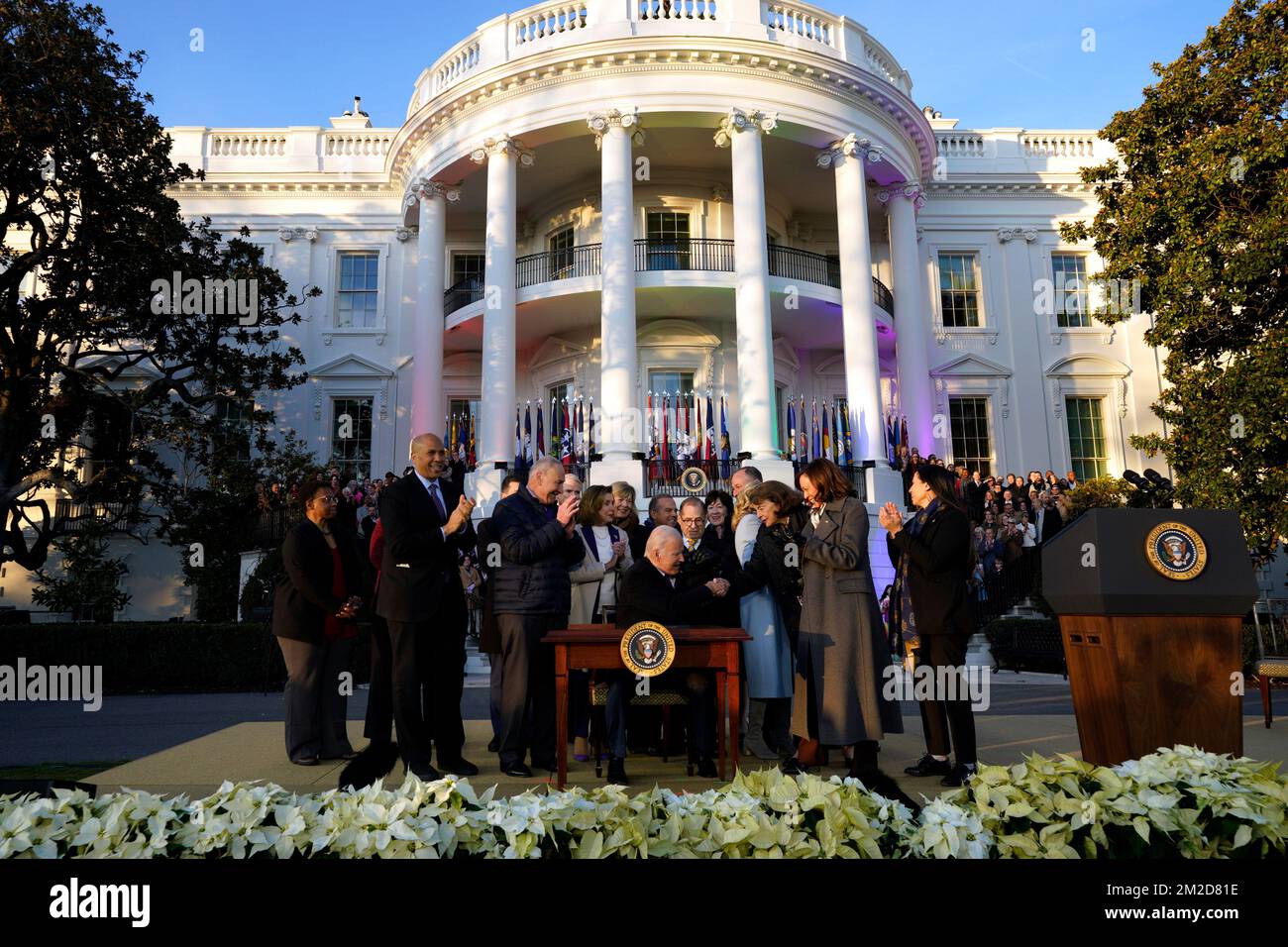 United States President Joe Biden signs the Respect for Marriage Acton during a ceremony on the South Lawn of the White House in Washington, DC on December 13, 2022. Credit: Yuri Gripas/Pool via CNP /MediaPunch Stockfoto