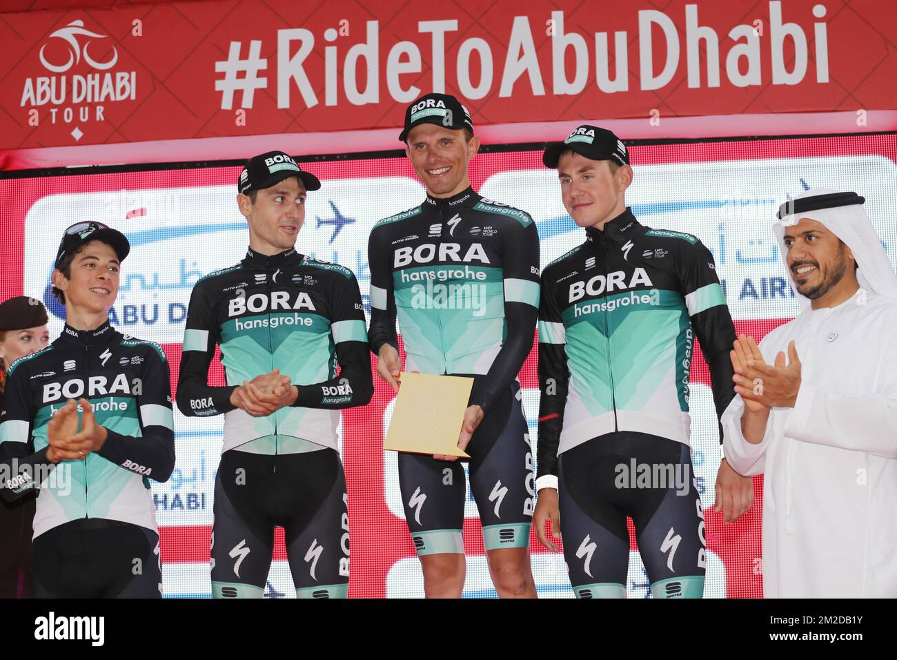 Bora-Hansgrohe Riders feiert nach der fünften und letzten Etappe der 4.. Auflage der Radtour in Abu Dhabi, 199km von Qasr Al Muwaiji nach Jebel Hafeet, in Abu Dhabi, Sonntag, 25. Februar 2018. BELGA FOTO YUZURU SUNADA FRANCE RAUS Stockfoto