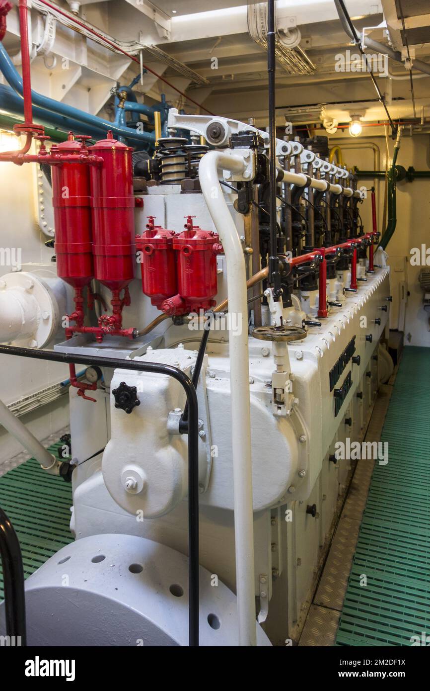 6-Zylinder-Motor mit 510 ps im Maschinenraum des letzten isländischen Trawlers Amandine, renoviertes Fischerboot dient jetzt als Museum in Ostende, Belgien | Moteur à 6 cylindres dans la chambre des Machines à Bord du Chalutier Amandine, maintenant Bateau musée à Ostende, Belgique 22/02/2018 Stockfoto