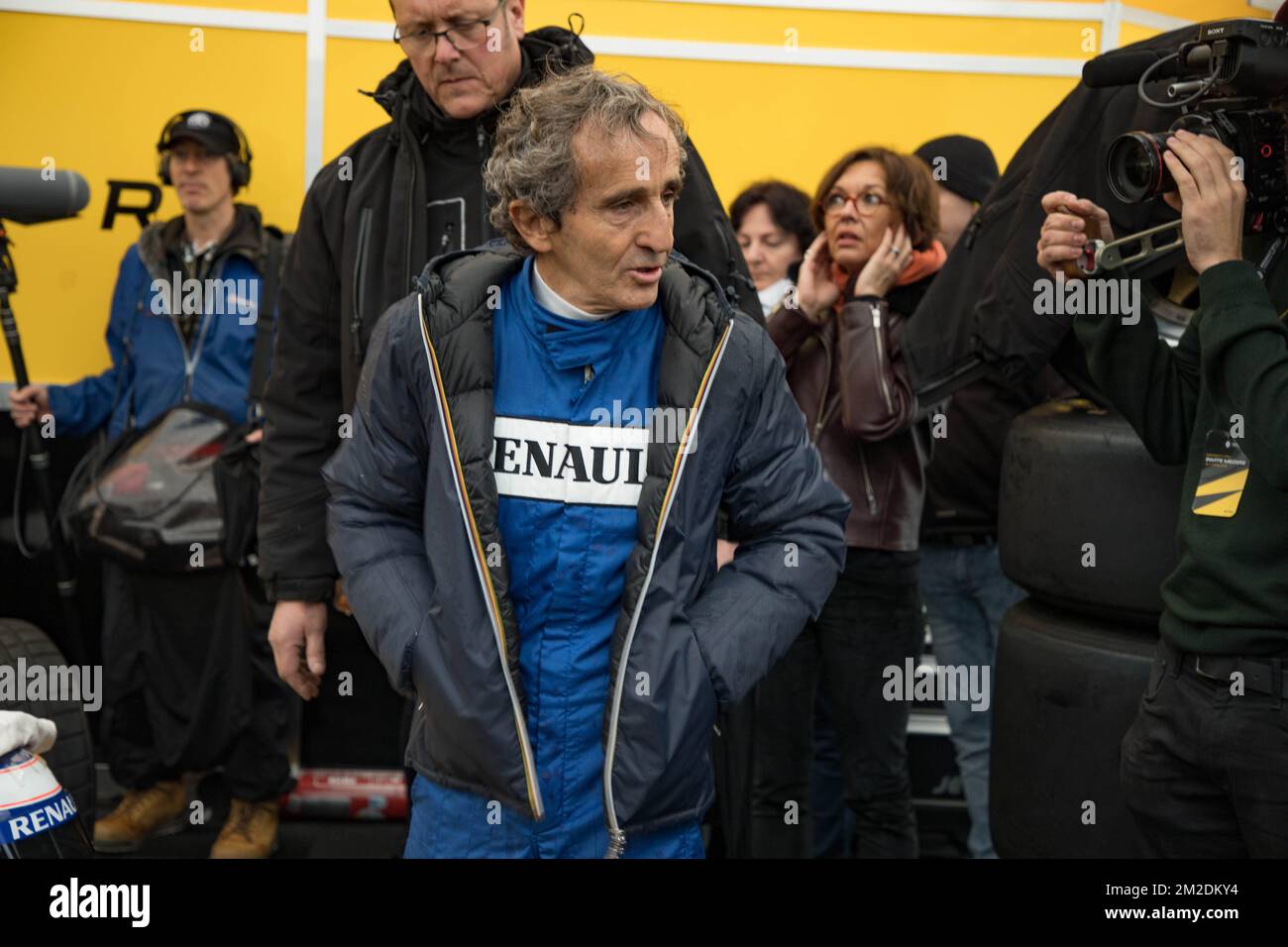 Der GIP Grand Prix de France hat seine Koppel für ein Wochenende in Nizza aufgestellt! Alain Prost, vierfacher F1-Weltmeister Alain Prost, hat seinen Anzug für eine neue Fahrt auf der Promenade des Anglais am Steuer seiner historischen F1: Der RE40 (1983) angezogen. An seiner Seite steht Nico Hulkenberg, offizieller Fahrer des Renault Sport Formula One Teams in einem Renault F1. | Le GIP Grand Prix de France A installé ses paddocks à Nice le temps d'un Wochenende ! Alain Prost, Quadruple Champion du Monde de de F1 A enfilé sa combinaison pour une Session de Roulage inédite sur la Promenade des Anglais au volan Stockfoto