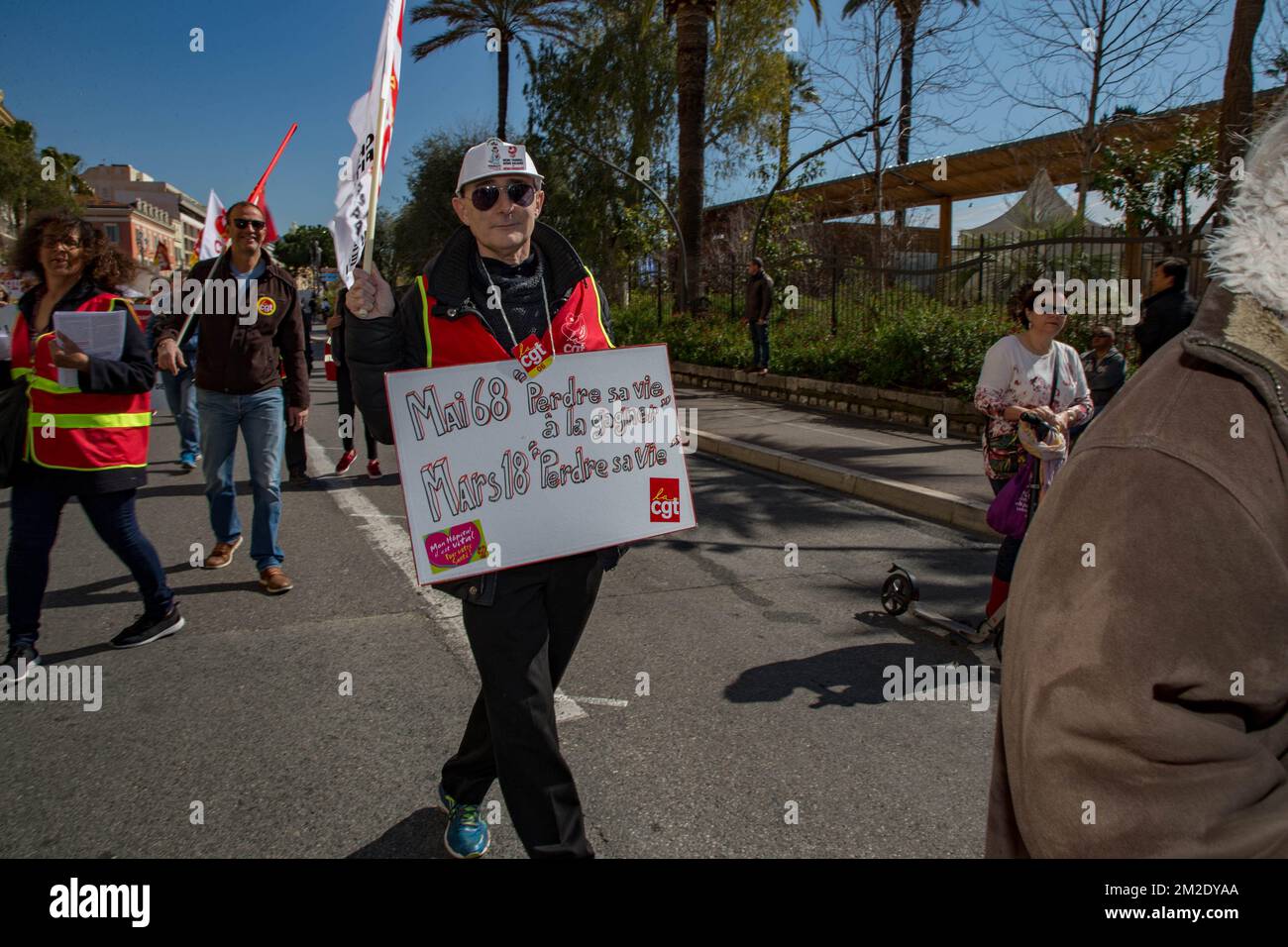 Demonstration in Nizza im Rahmen des Nationalstreiks in Frankreich in vielen Bereichen wie dem öffentlichen Dienst, der nationalen Bildung, dem Verkehr, der Krankenhausfunktion usw. | Manifestation à Nice dans le cadre de la grève nationale en France dans de très nombreux secteurs comme dans la fonction publique, éducation nationale, Transports, fonction hospitalière entre autres. 22/03/2018 Stockfoto