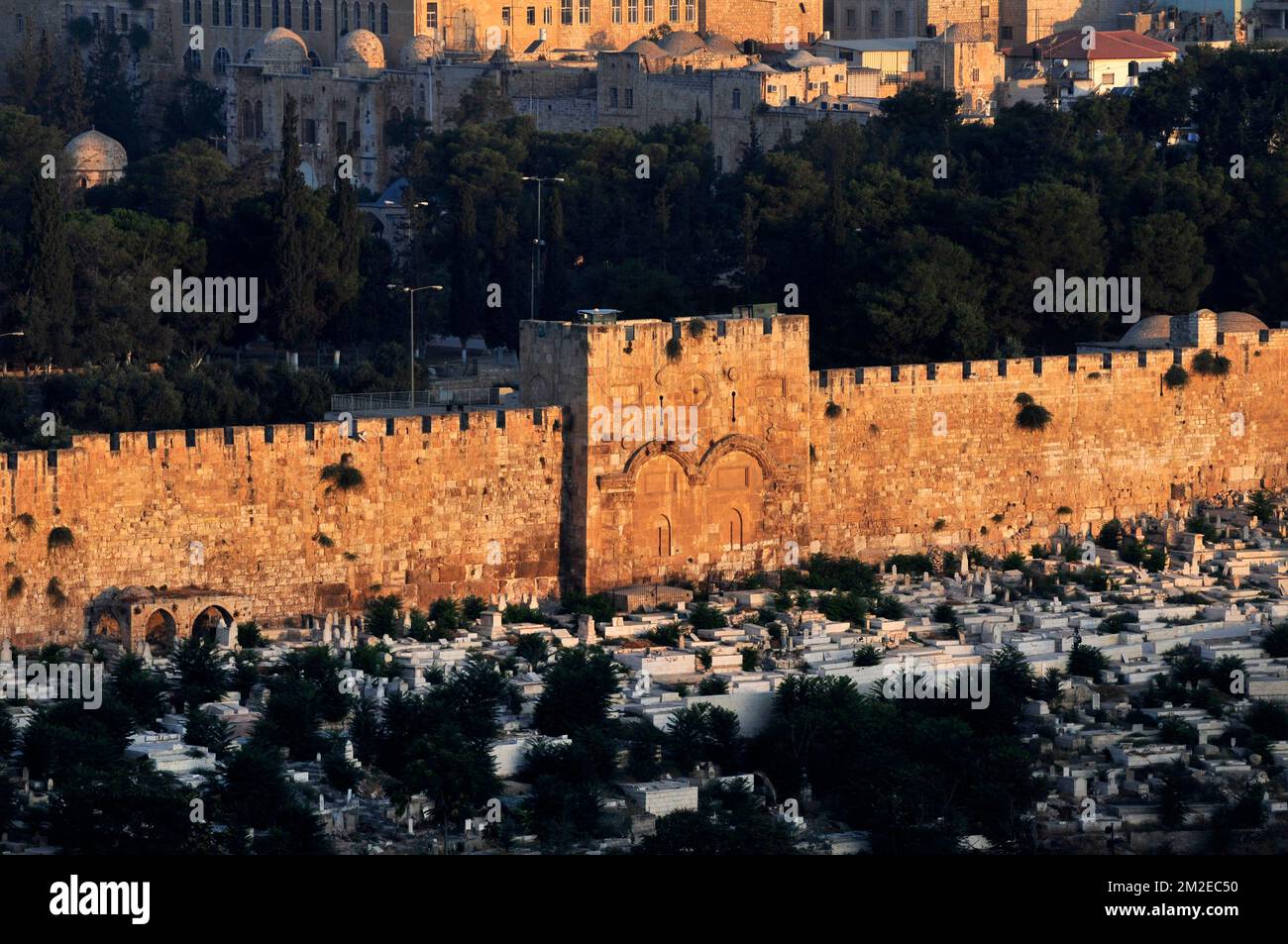 Das berühmte Goldene Tor im östlichen Teil der Stadtmauer der Altstadt von Jerusalem. Stockfoto