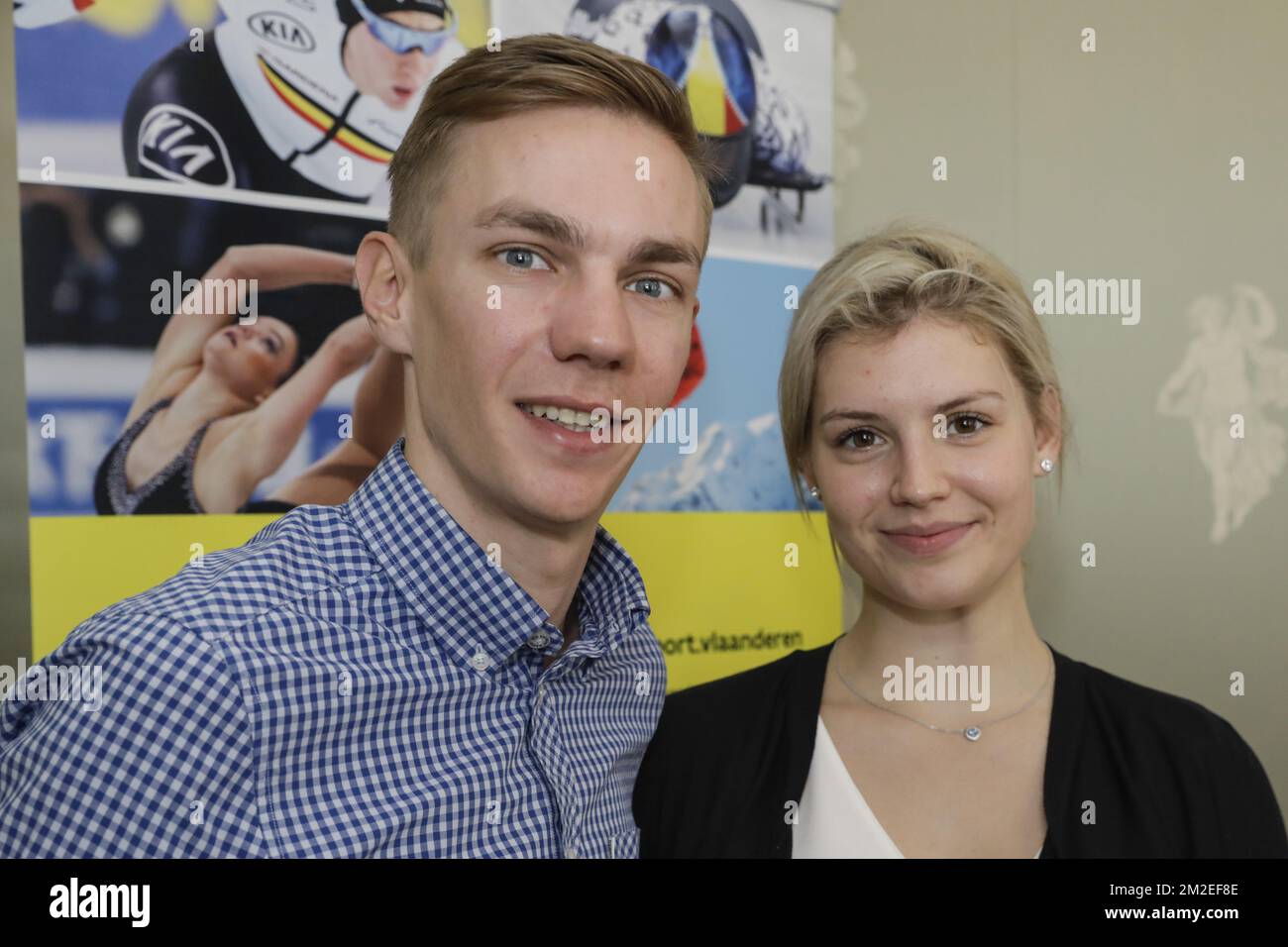 Der belgische Speedskater Bart Swings und der belgische Nicky Degrendele wurden auf einer vom flämischen Sportminister am Montag, den 16. April 2018 organisierten Gratulationszeremonie fotografiert. Diesen Winter gewannen die belgischen Speed Skater-Schaukeln bei den XXIII. Olympischen Winterspielen in Pyeongchang County, Südkorea, eine Silbermedaille bei den Leichtathletikmeisterschaften der Männer beim Keirin Event in Apeldoorn 2018. BELGA FOTO THIERRY ROGE Stockfoto