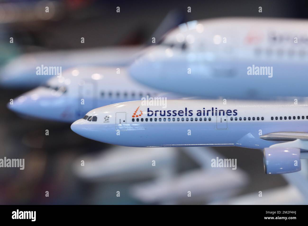 Abbildung zeigt das Firmenlogo der Fluggesellschaften in marge einer Pressekonferenz von Brussels Airlines über den für Montag, Freitag, den 11. Mai 2018 angekündigten Streik der Piloten in Diegem, Machelen. BELGA FOTO BENOIT DOPPPAGNE Stockfoto
