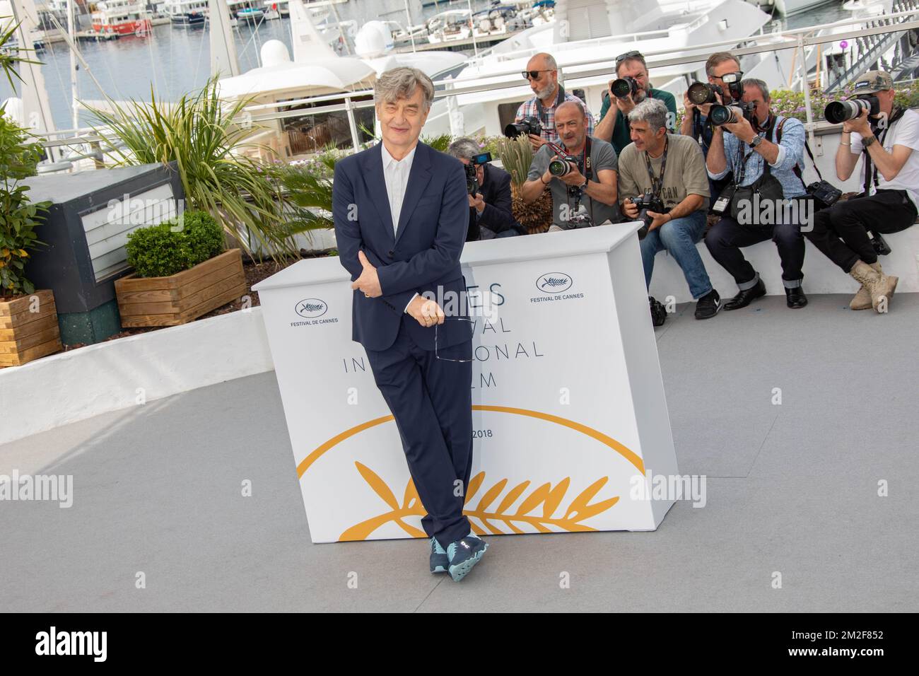 Wim Wenders nimmt an der Fotokonferenz für „Papst Franziskus - Ein Mann seines Wortes“ während des 71.. Jährlichen Filmfestivals in Cannes im Palais des Festivals Teil | Wim Wenders assiste au photocall de " Le Pape Francois - UN homme de sa Parole " lors de la 71e édition annuelle du Festival de Cannes au Palais des Festivals . 13/05/2018 Stockfoto