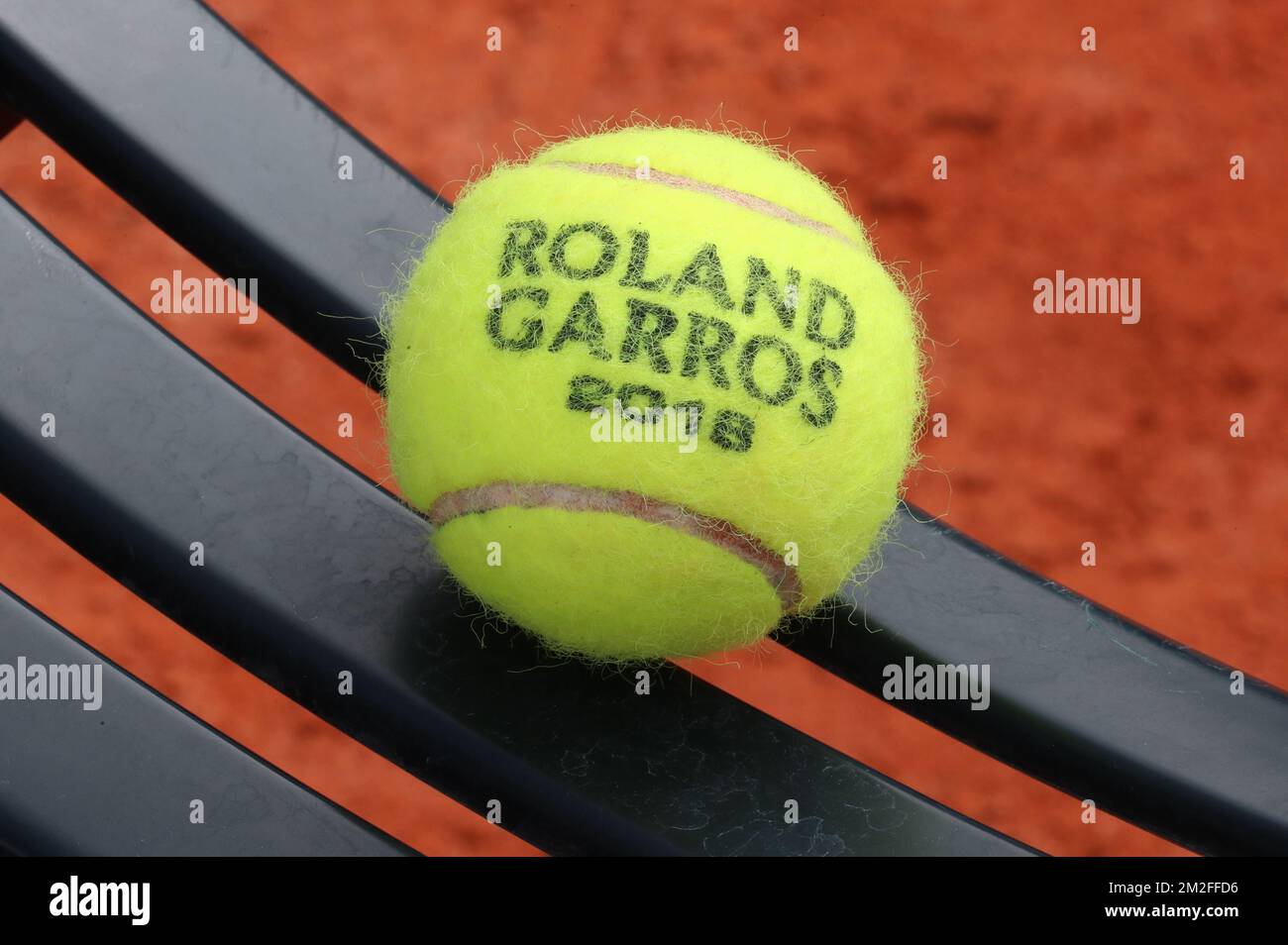 Abbildung zeigt Tennisbälle während eines Trainings im Vorfeld des Roland  Garros French Open Tennisturniers in Paris, Frankreich, Donnerstag, den 24.  Mai 2018. Die Hauptziehung des diesjährigen Roland Garros Grand Slam findet  vom