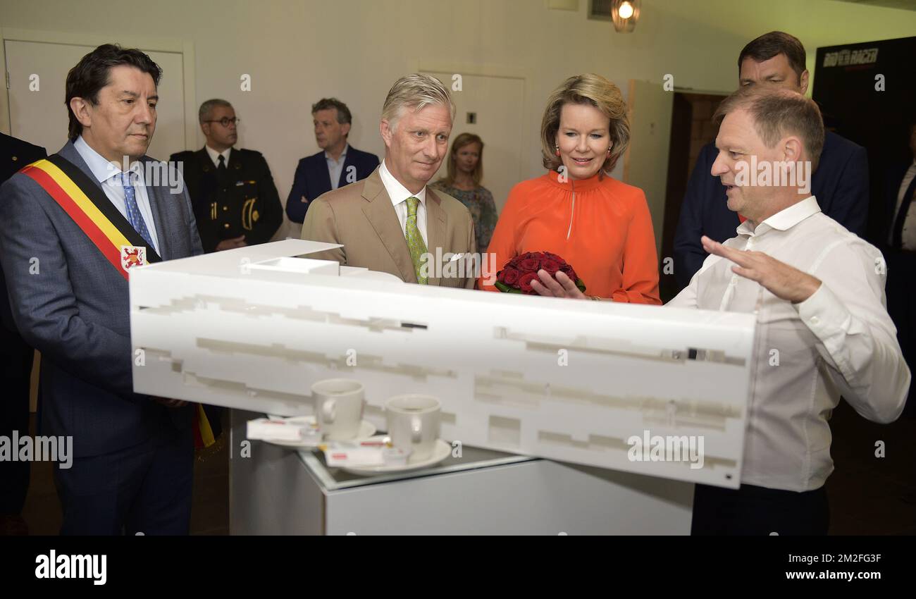 König Philippe - Filip von Belgien und Königin Mathilde von Belgien, abgebildet bei einem Besuch des Innovationszentrums „Bike Valley“ für die Fahrradindustrie und der Fahrradfabrik Ridley in Beringen, Teil eines königlichen Besuchs in der Provinz Limburg, Donnerstag, den 24. Mai 2018. BELGA FOTO YORICK JANSENS Stockfoto