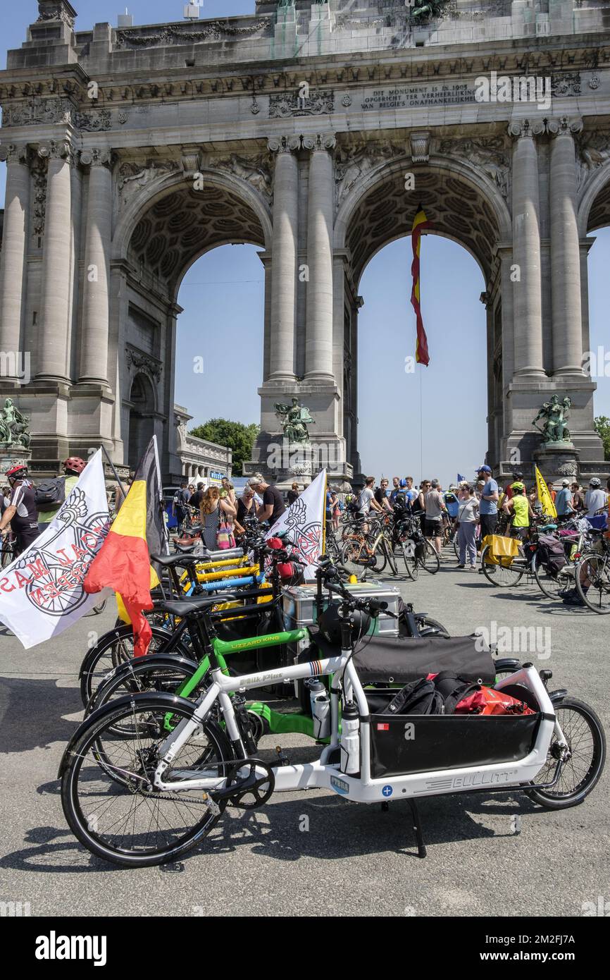 les Cyclistes venus de toute la Belgique Celebrent les 20 ans de la toute Premiere Masse critique de la capitale. Le peloton se retrouve dans le Parc du Cinquantenaire | im Jubileum Parc versichert der Radfahrer das 20-jährige Gedenken an die kritische Masse. 26/05/2018 Stockfoto