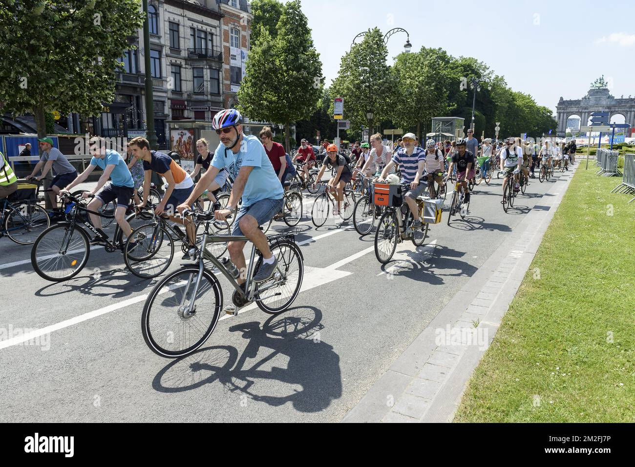 les Cyclistes venus de toute la Belgique Celebrent les 20 ans de la toute Premiere Masse critique de la capitale. Le peloton se retrouve dans le Parc du Cinquantenaire | im Jubileum Parc versichert der Radfahrer das 20-jährige Gedenken an die kritische Masse. 26/05/2018 Stockfoto