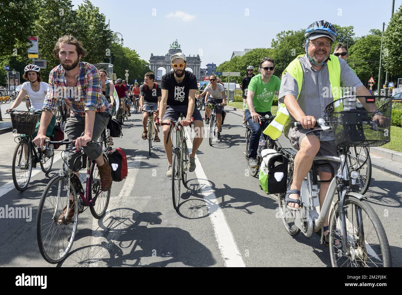 les Cyclistes venus de toute la Belgique Celebrent les 20 ans de la toute Premiere Masse critique de la capitale. Le peloton se retrouve dans le Parc du Cinquantenaire | im Jubileum Parc versichert der Radfahrer das 20-jährige Gedenken an die kritische Masse. 26/05/2018 Stockfoto