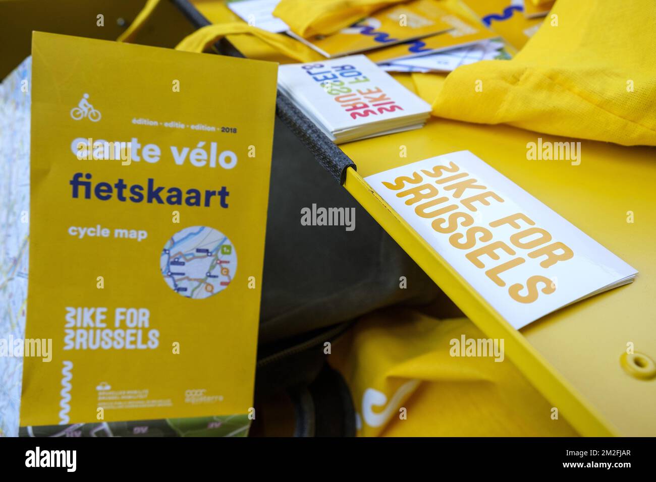 lles Cyclistes venus de toute la Belgique Celebrent les 20 ans de la toute Premiere Masse critique de la capitale. Le peloton se retrouve dans le Parc du Cinquantenaire | im Jubileum Parc versichert der Radfahrer das 20-jährige Gedenken an die kritische Masse. Fahrrad für Brüssel 26/05/2018 Stockfoto