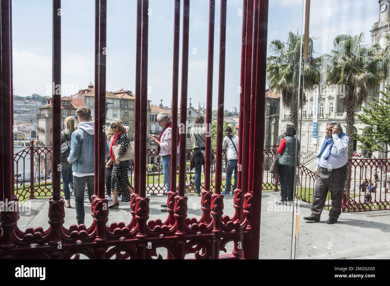 Die schöne Stadt Porto. Rund um den Mercado Ferreira Borges | La ville de Porto - Autour du marche Ferreira Borges 12/06/2018 Stockfoto
