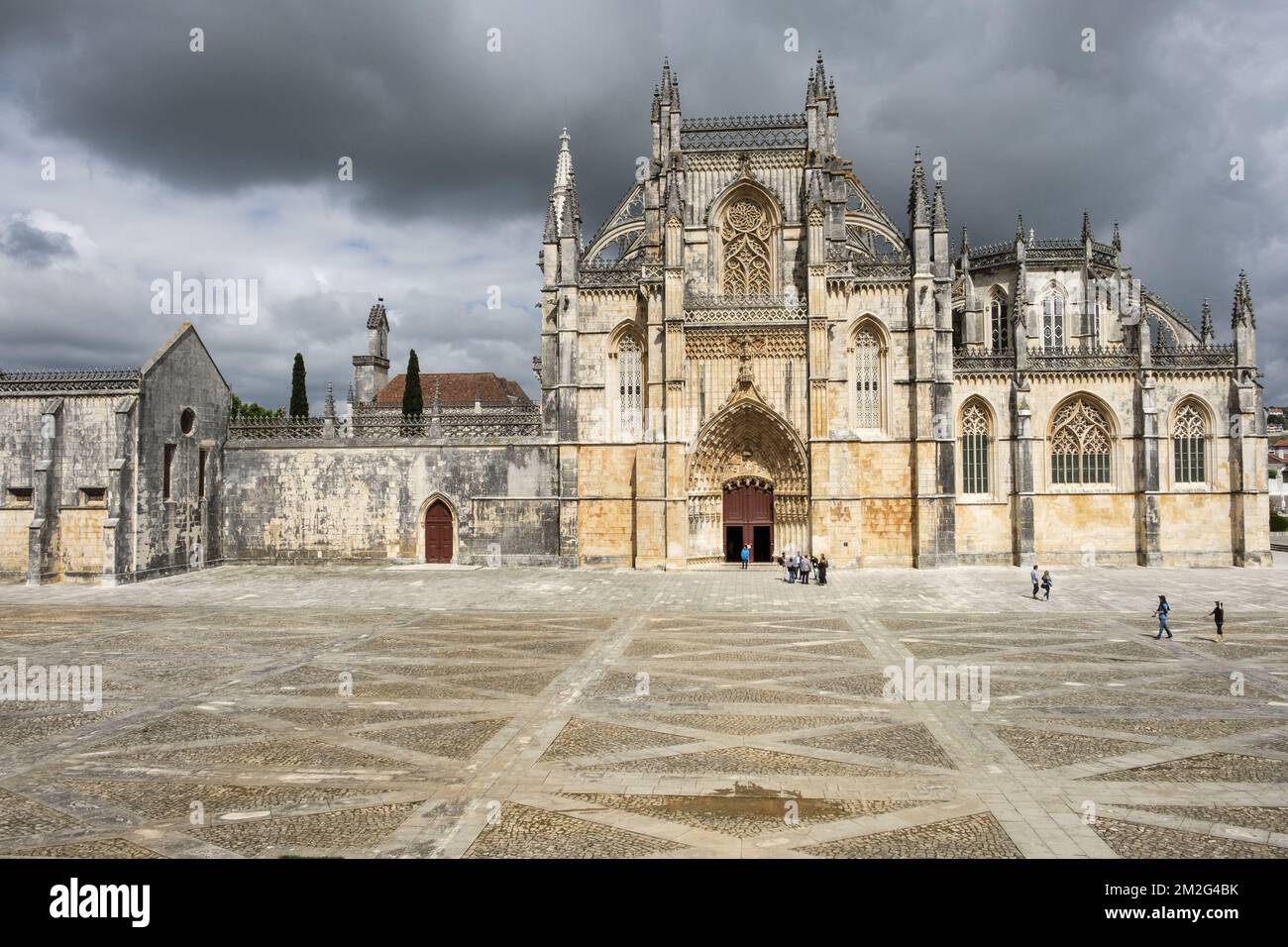 Das Kloster Santa maria de Vitoria gehört zum unesco-weltkulturerbe und wurde errichtet, um dem Sieg der portugiesischen Armee gegen die kastilische Armee zu gedenken. Le monastere de Batalha est classe au patrimoine mondial de l'UNESCO. 17/06/2018 Stockfoto