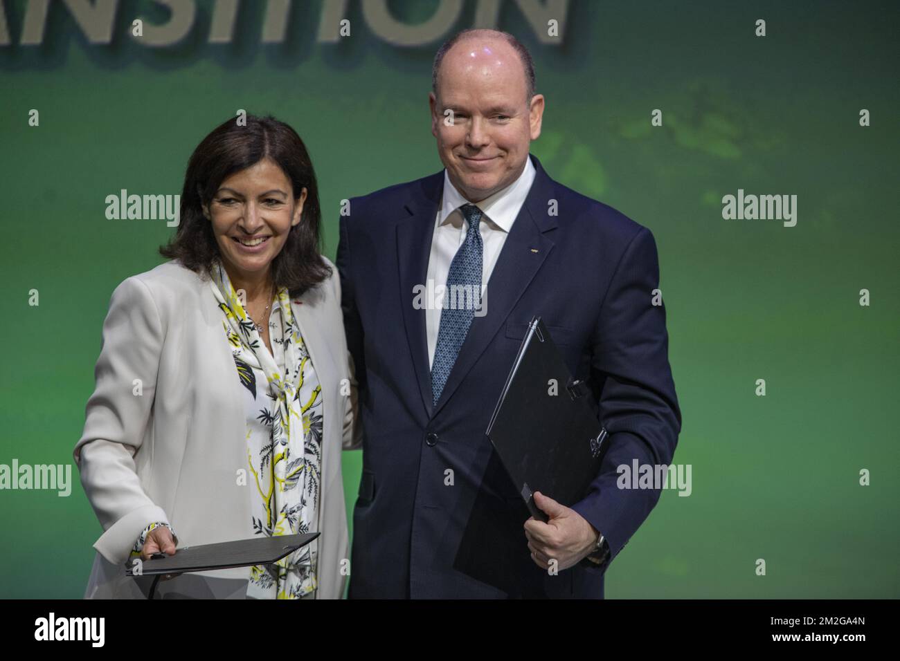 Transition Monaco Forum ist eine neue globale Plattform, die den Übergang zu einer nachhaltigen Zukunft in allen Sektoren beschleunigen soll. Am 26. Und 27. Juni 2018 versammeln sich in Monaco 500 weltweit führende Persönlichkeiten. Auf dem Bild Anne Hidalgo, Bürgermeisterin von Paris und Präsident der C40, Frankreich und seine heilige Hoheit Prinz Albert II | Transition Monaco Forum est une nouvelle plate-forme mondiale destinée à accélérer la transition vers un futur durable dans tous les secteurs, il rassemblieren 500 Leader mondiaux à Monaco les 26 et 27 juin 2018. Sur la photo Anne Hidalgo, Maire de Paris et président du C40, Frankreich Stockfoto