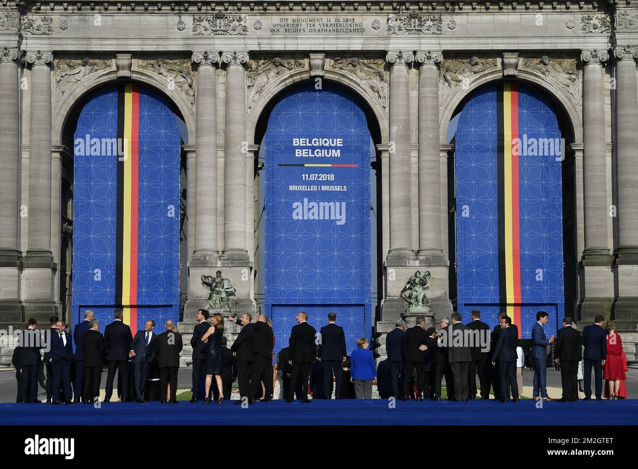 Das Bild zeigt Staatsoberhäupter und Regierungschefs und ihre Ehepartner von hinten, nachdem sie eine Aufführung vor einem Abendessen im Parc du Cinquantenaire - Jubelpark in Brüssel für die Teilnehmer eines NATO-Gipfels (Nordatlantikvertragsorganisation) am Mittwoch, den 11. Juli 2018, gesehen haben. BELGA FOTO ERIC LALMAND Stockfoto