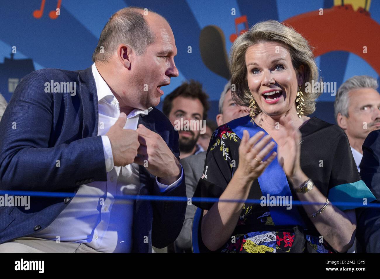 Le PLUS Grand bal populaire de Belgique sur la Place du jeu de balle dans les Marolles en Presence de SAR Philippe et Mathilde | der größte lokale Tanz Belgiens in den Marolles am Abend vor dem Nationalfeiertag In Gegenwart von HM, dem König Philippe und ihrer Majestät, der Königin Mathilde von Belgien, Blick auf den Hauptplatz - Place du Jeu de balle 20/07/2018 Stockfoto