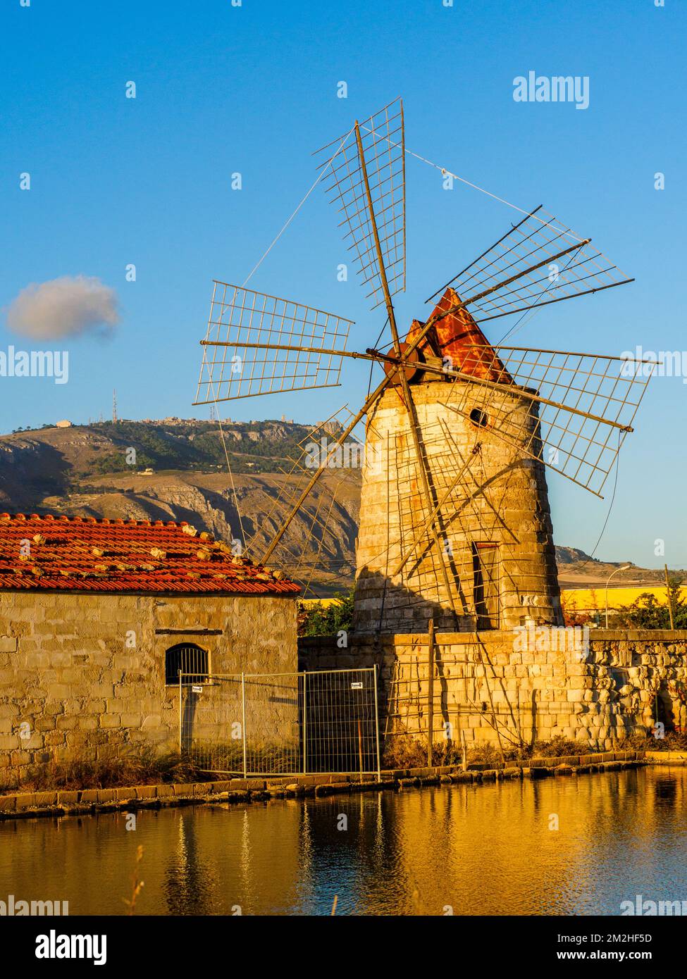 Salzmarschen des Naturschutzgebiets Trapani e Paceco – Sizilien, Italien Stockfoto