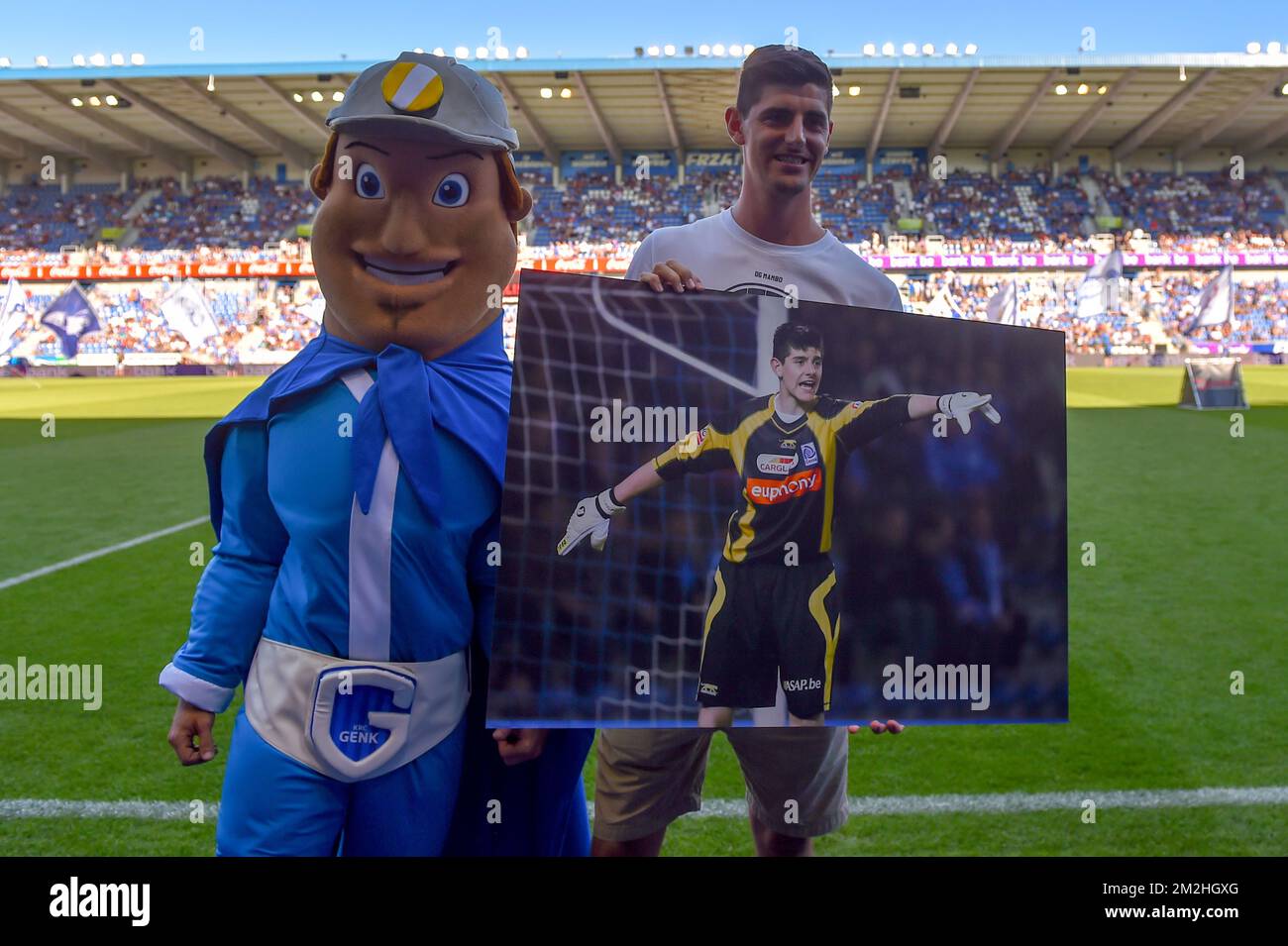 Der belgische nationale Torwart Thibaut Courtois wird vor dem Spiel der Jupiler Pro League zwischen KRC Racing Genk und STVV Sint-Truiden in Genk am Sonntag, den 05. August 2018, am zweiten Tag der Jupiler Pro League, der belgischen Fußballmeisterschaftssaison 2018-2019, in Genk abgebildet. BELGA FOTO LUC CLAESSEN Stockfoto