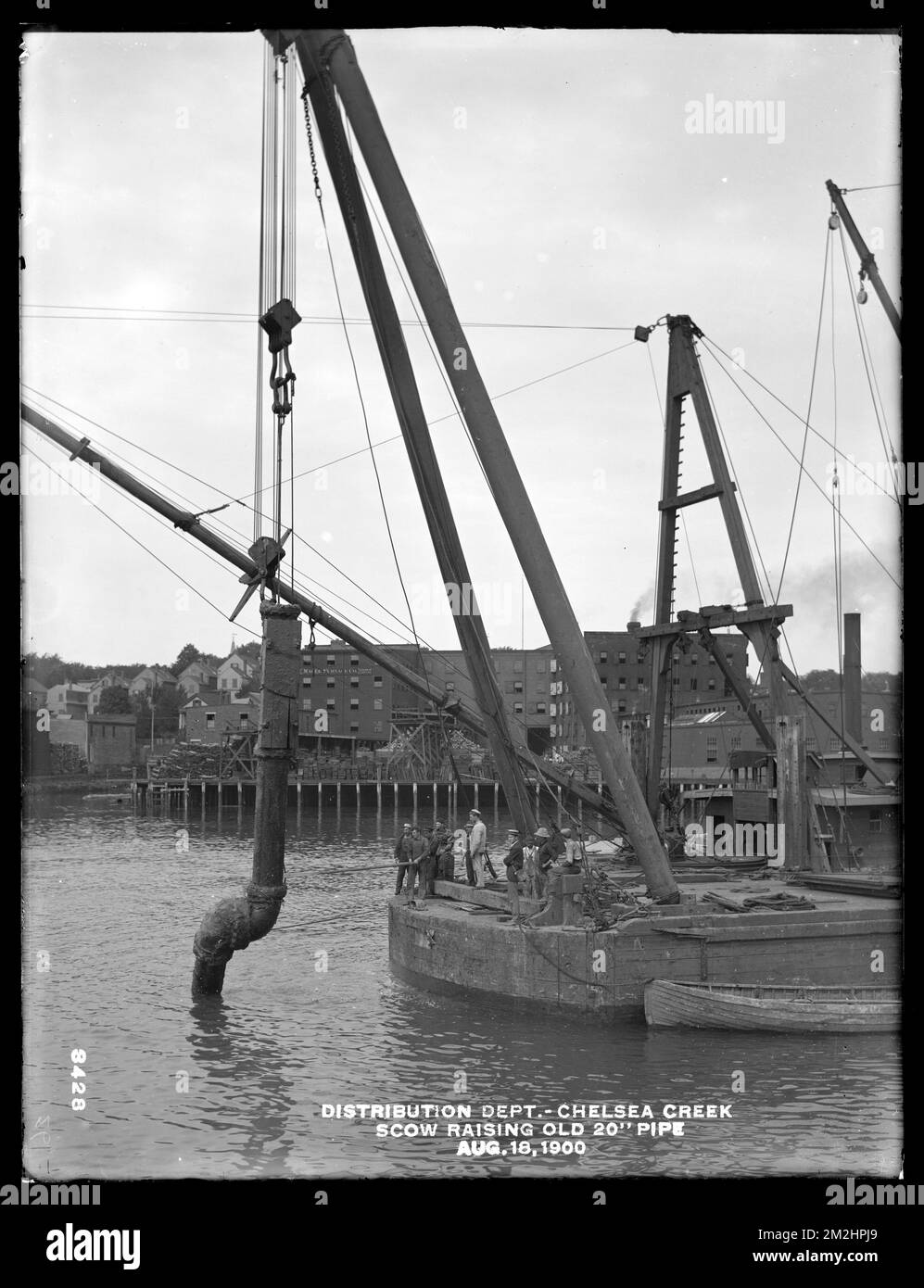 Vertriebsabteilung, Low Service Pipe Lines, alte 20-Zoll-Rohrleitung, Chelsea Creek; Chelsea; East Boston, Massachusetts, 18. August 1900, Wasserwerke, Rohrleitungen, Baustellen Stockfoto