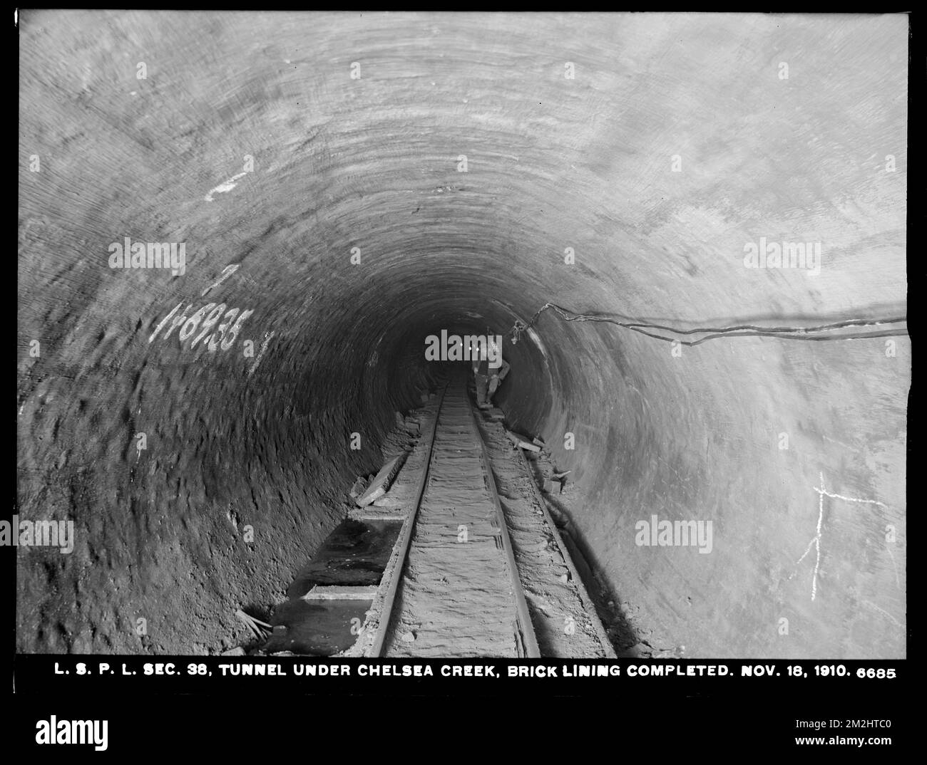 Vertriebsabteilung, Low Service Pipe Lines, Section 38, Tunnel under Chelsea Creek, Ziegelsteinverkleidung fertiggestellt, East Boston, Massachusetts, November 18, 1910 , Wasserwerke, Wassertunnel, Baustellen Stockfoto