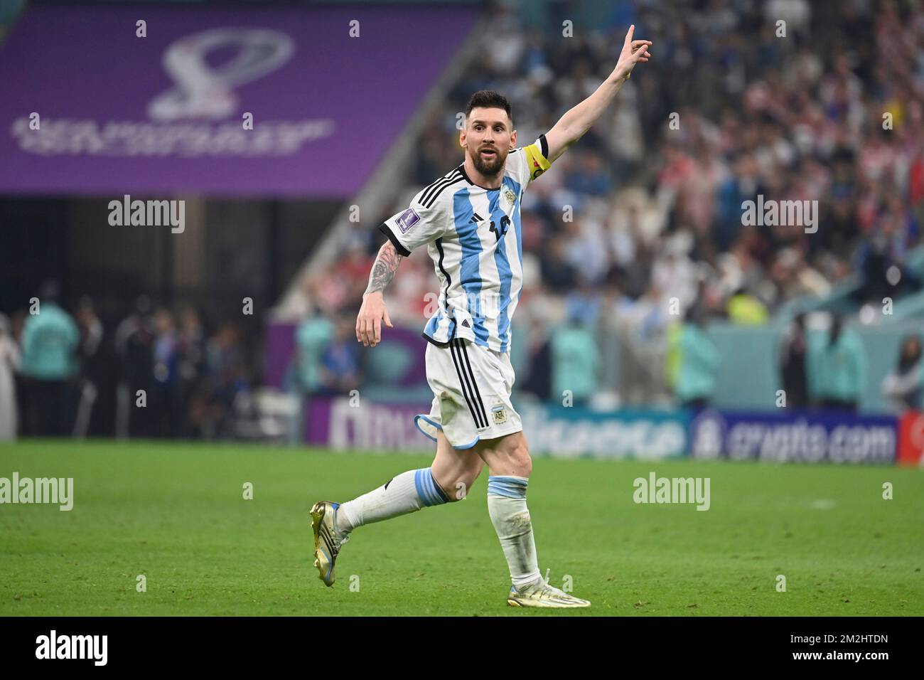 Lionel MESSI (ARG), Geste, gibt Anweisungen, Aktion, Einzelaktion, Einzelbild, Ausschnitt, Ganzkörperfoto, Halbfinale mit Vollfigur, Halbfinale Spiel 61, Argentinien (ARG) - Kroatien (CRO) 3-0 am 13.. Dezember 2022, Lusail Stadium Soccer World Championship 20122 in Katar ab 20,11. - 18.12.2022? Stockfoto