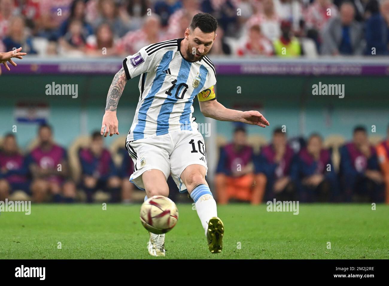 Lionel MESSI (ARG), Action, Single Action, Single Image, Cut Out, Ganzkörperschuss, Vollfigur, Halbfinale, Spiel 61, Argentinien (ARG) - Kroatien (CRO) 3-0 am 13.. Dezember 2022, Lusail Stadium Fußball-Weltmeisterschaft 20122 in Katar ab 20,11. - 18.12.2022? Stockfoto