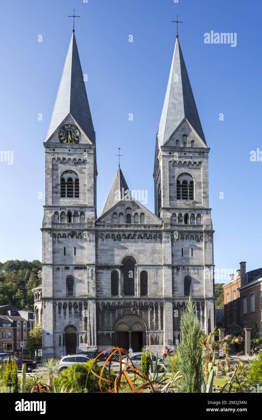 Neomaneske Kirche St. Remacle / Eglise Notre-Dame et Saint Remacle de Spa in der Stadt Spa, Lüttich, Belgien | Eglise Notre-Dame et Saint Remacle de Spa dans la ville de Spa, Liége, Belgique 23/08/2018 Stockfoto