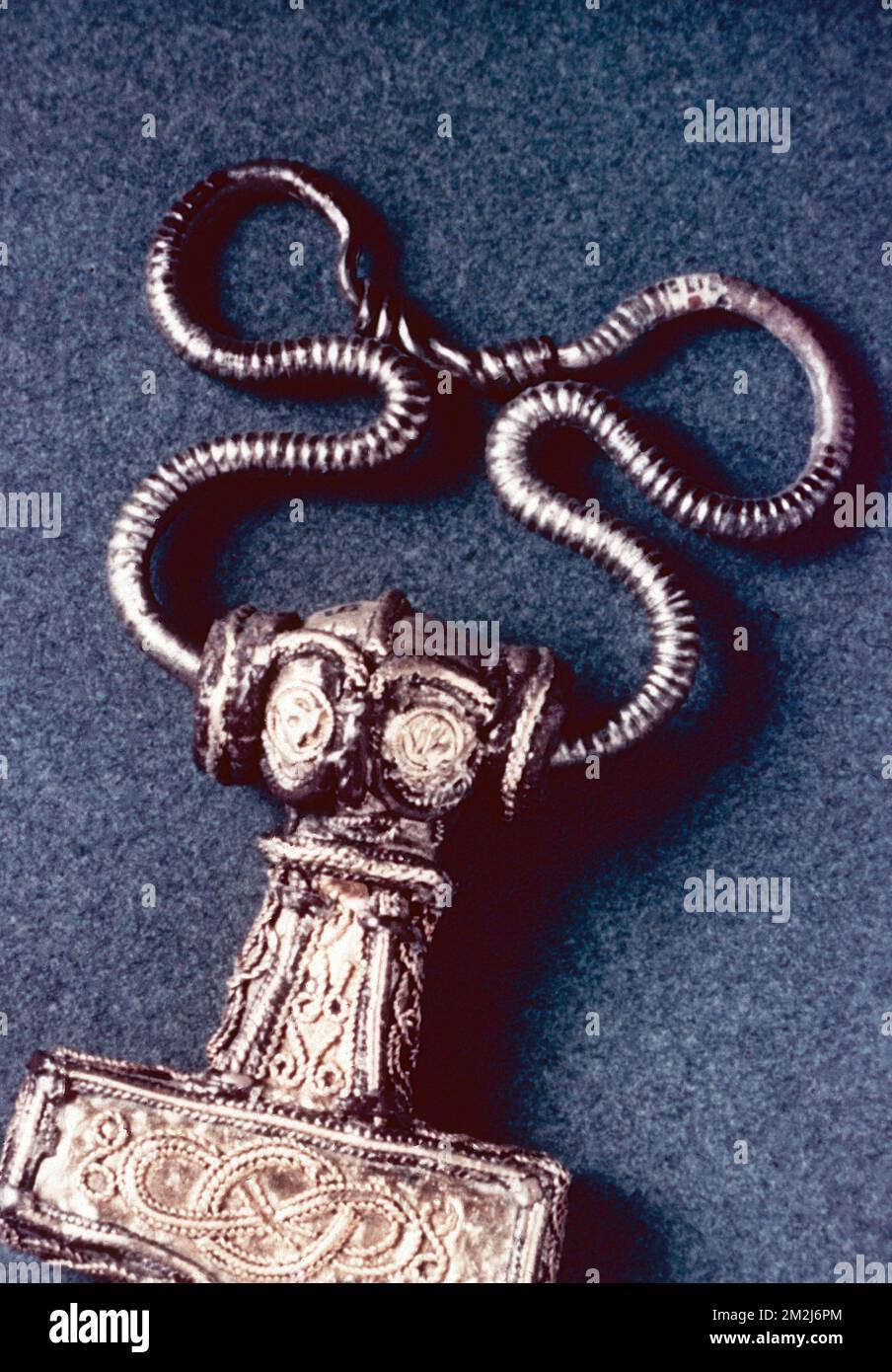 Hammerförmiges Amulett aus Ostergotland, 10.. Jahrhundert, Geschichtsmuseum, Schweden 1950er Stockfoto