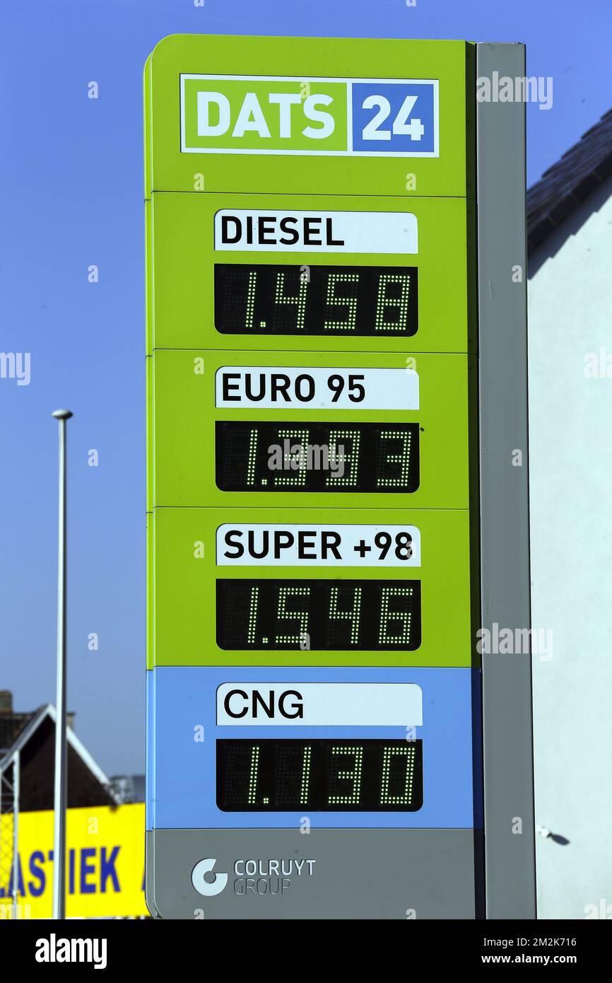 Die Abbildung zeigt die Preise für Diesel und Benzin an einer Tankstelle in Brüssel am Freitag, den 05. Oktober 2018. In Belgien liegt der Dieselpreis inzwischen über Euro95 Goliven. BELGA FOTO NICOLAS MAETERLINCK Stockfoto