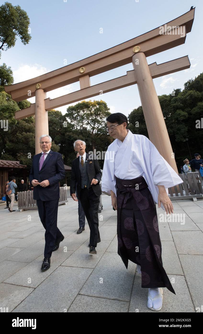 Der stellvertretende Ministerpräsident und Außenminister Didier Reynders hat sich bei einem Spaziergang durch den Park während eines Besuchs im Interkulturellen Forschungsinstitut Meiji Jingu am zweiten Tag eines Besuchs des belgischen Außenministers in Japan am Dienstag, den 30. Oktober 2018, vorgestellt. BELGA FOTO BENOIT DOPPPAGNE Stockfoto