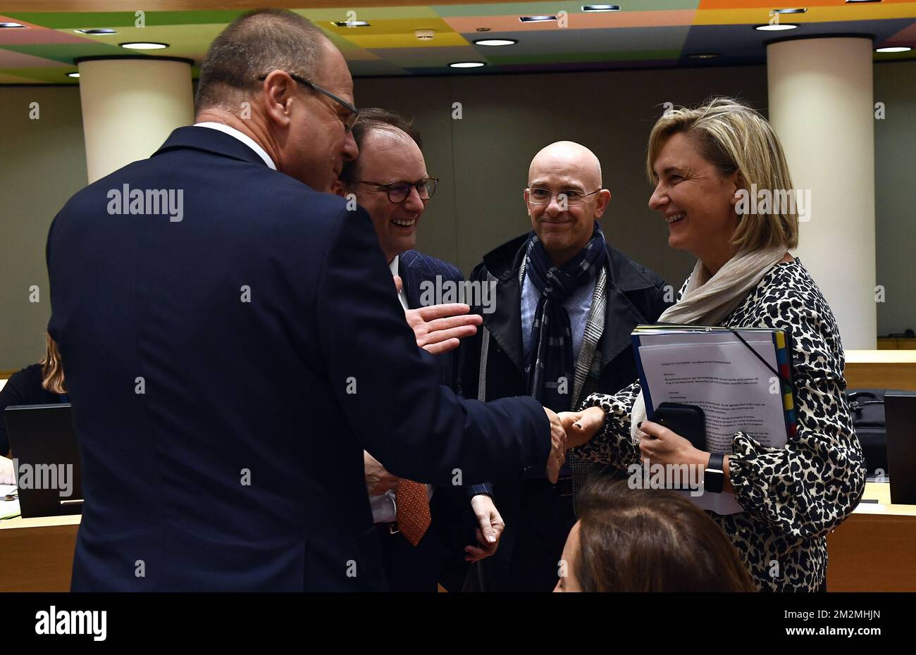 Die flämische Bildungsministerin Hilde Crevits (R) wurde am Montag, den 26. November 2018, auf einer Tagung der europäischen Bildungsminister zur Zukunft des Erasmus-Programms in Brüssel vorgestellt. BELGA FOTO ERIC LALMAND Stockfoto