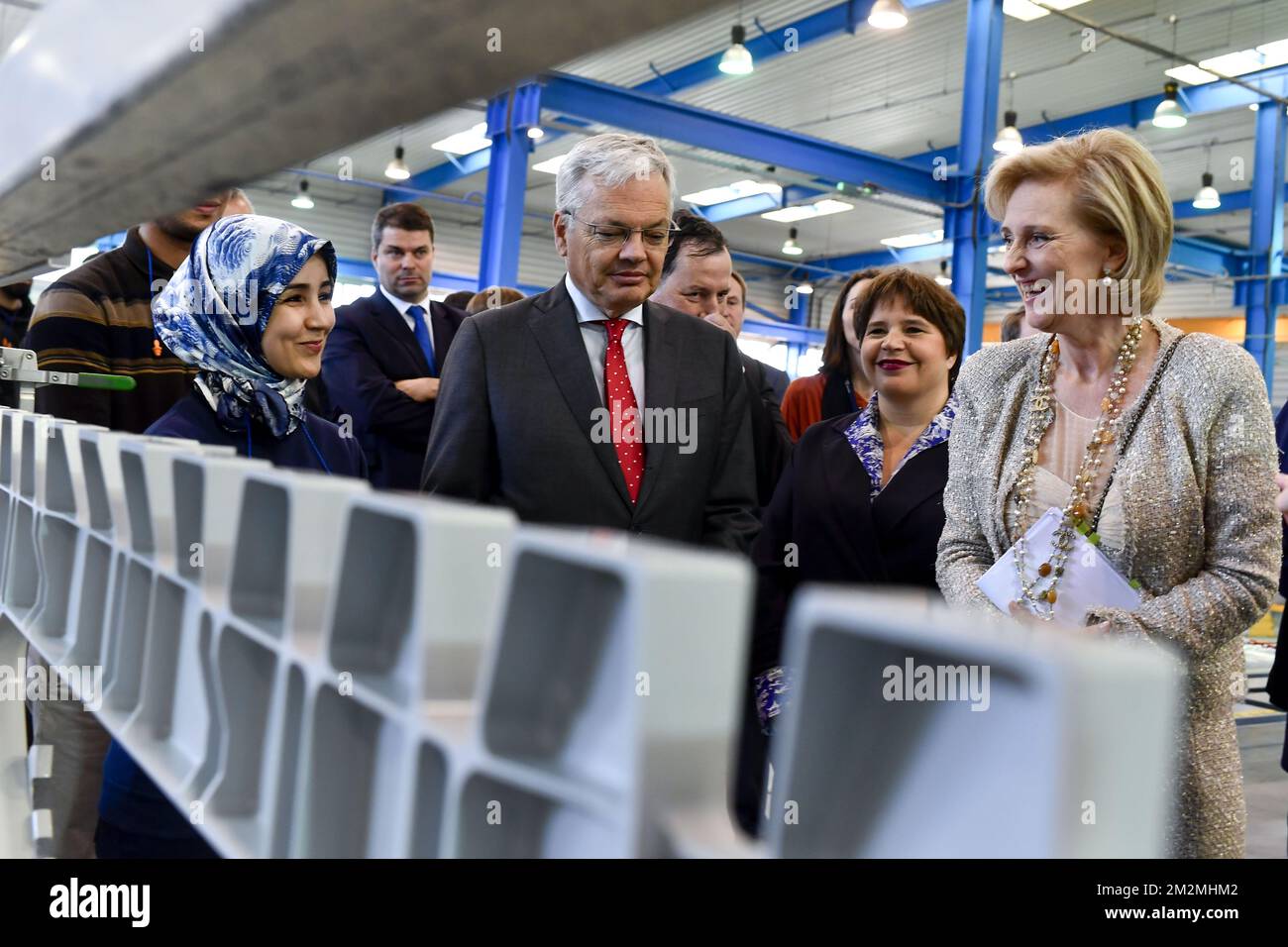 Vize-Ministerpräsident und Außenminister Didier Reynders und Prinzessin Astrid von Belgien, abgebildet auf dem Besuch von Sabca Maroc am zweiten Tag einer Wirtschaftsmission im Königreich Marokko, Montag, den 26. November 2018, beginnend in Casablanca. BELGA FOTO DIRK WAEM Stockfoto
