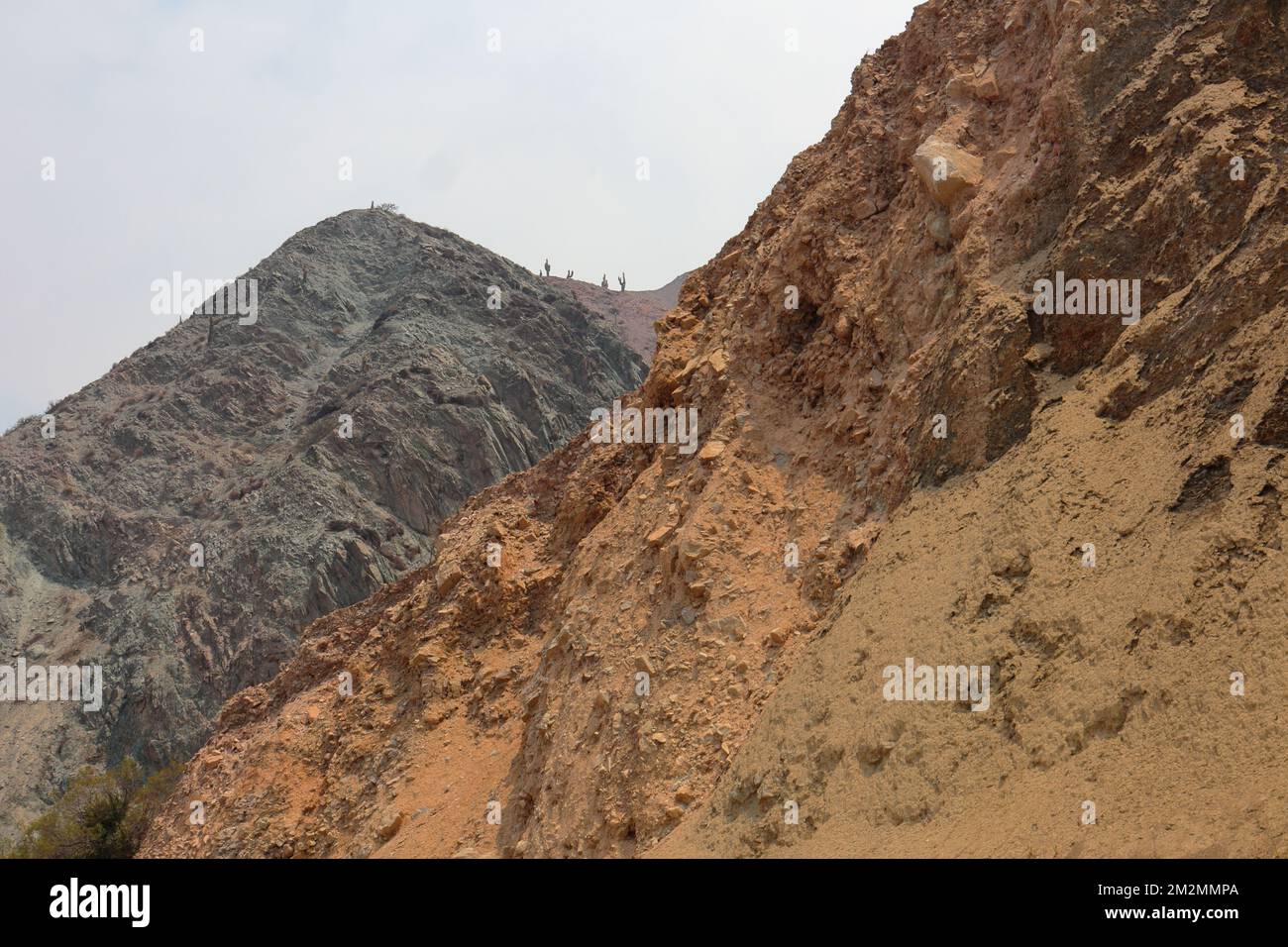 Rötliche Landschaften entlang Highway 68, Salta, Argentinien. Stockfoto