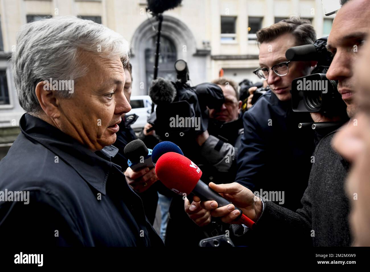 Der stellvertretende Ministerpräsident und Minister für auswärtige Angelegenheiten und Verteidigung Didier Reynders kommt am Sonntag, den 09. Dezember 2018, zu einer Tagung des ministerrates der Bundesregierung in Brüssel. Die flämische nationalistische Partei N-VA verließ gestern den ministerrat der Bundesregierung. Sie konnten den Globalen Migrationspakt der Vereinten Nationen nicht akzeptieren. Der König hat den Rücktritt der fünf N-VA-Minister von der Regierung Michel akzeptiert. BELGA FOTO DIRK WAEM Stockfoto