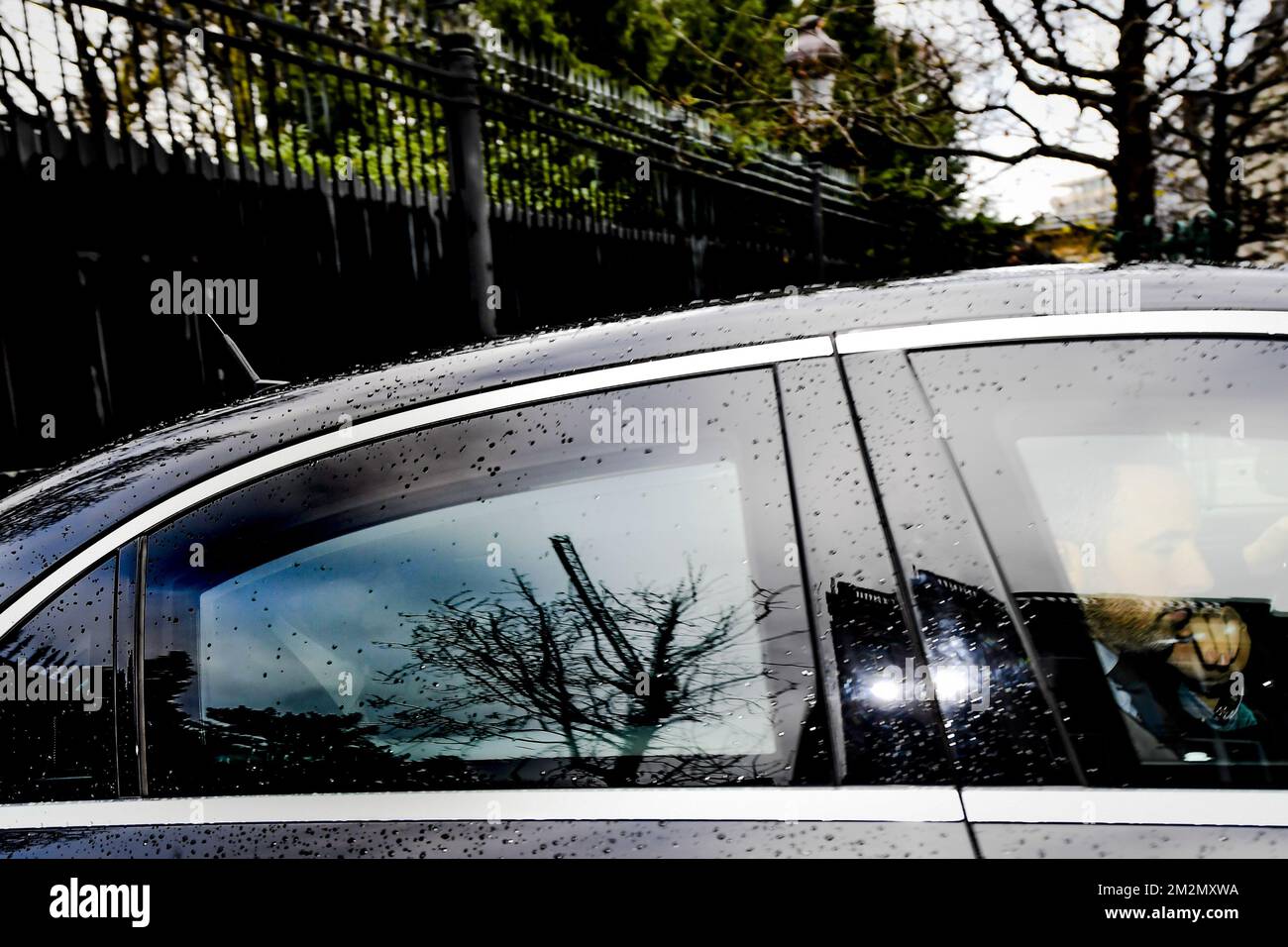 Der belgische Premierminister Charles Michel verlässt den Königspalast in Brüssel, nachdem er am Sonntag, den 09. Dezember 2018, die Umgestaltung seiner Regierung ohne die Minister der NVA angekündigt hatte. Die flämische nationalistische Partei N-VA verließ gestern den ministerrat der Bundesregierung. Sie konnten den Globalen Migrationspakt der Vereinten Nationen nicht akzeptieren. Der König hat den Rücktritt der fünf N-VA-Minister von der Regierung Michel akzeptiert. Stockfoto