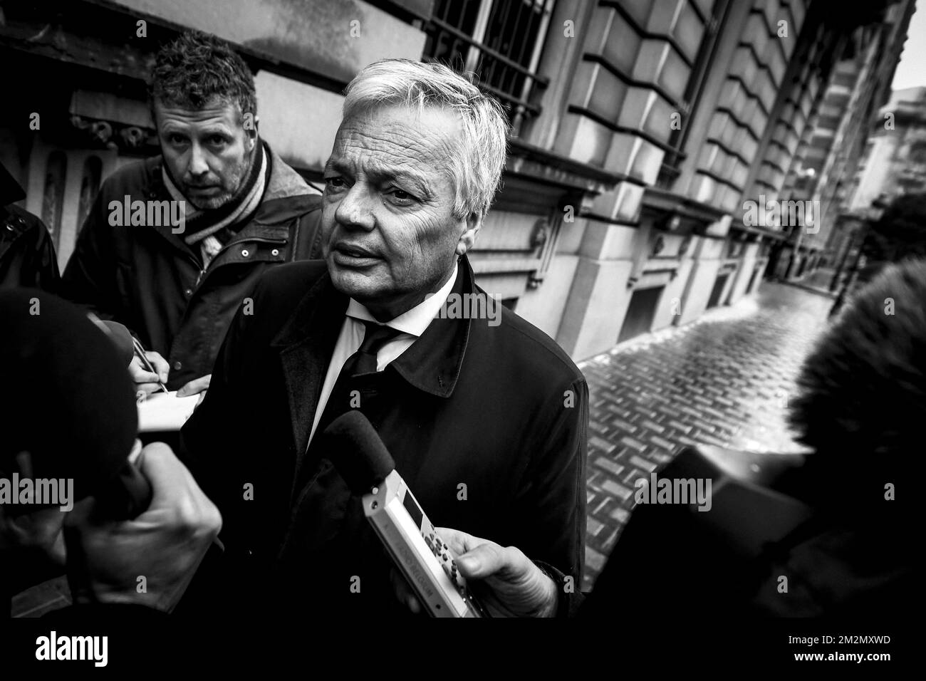 Der stellvertretende Ministerpräsident und Minister für auswärtige Angelegenheiten und Verteidigung Didier Reynders kommt am Sonntag, den 09. Dezember 2018, zu einer Tagung des ministerrates der Bundesregierung in Brüssel. Die flämische nationalistische Partei N-VA verließ gestern den ministerrat der Bundesregierung. Sie konnten den Globalen Migrationspakt der Vereinten Nationen nicht akzeptieren. Der König hat den Rücktritt der fünf N-VA-Minister von der Regierung Michel akzeptiert. BELGA FOTO DIRK WAEM Stockfoto