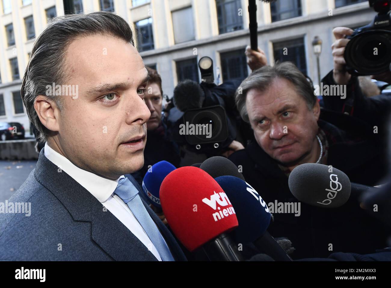 Philippe De Backer, Minister für Sozialbetrug, Privatsphäre, Nordsee, Telekommunikation und Verwaltungsvereinfachung, kommt am Sonntag, den 09. Dezember 2018, zu einer Tagung des ministerrates der Bundesregierung in Brüssel. Die flämische nationalistische Partei N-VA verließ gestern den ministerrat der Bundesregierung. Sie konnten den Globalen Migrationspakt der Vereinten Nationen nicht akzeptieren. Der König hat den Rücktritt der fünf N-VA-Minister von der Regierung Michel akzeptiert. BELGA FOTO DIRK WAEM Stockfoto