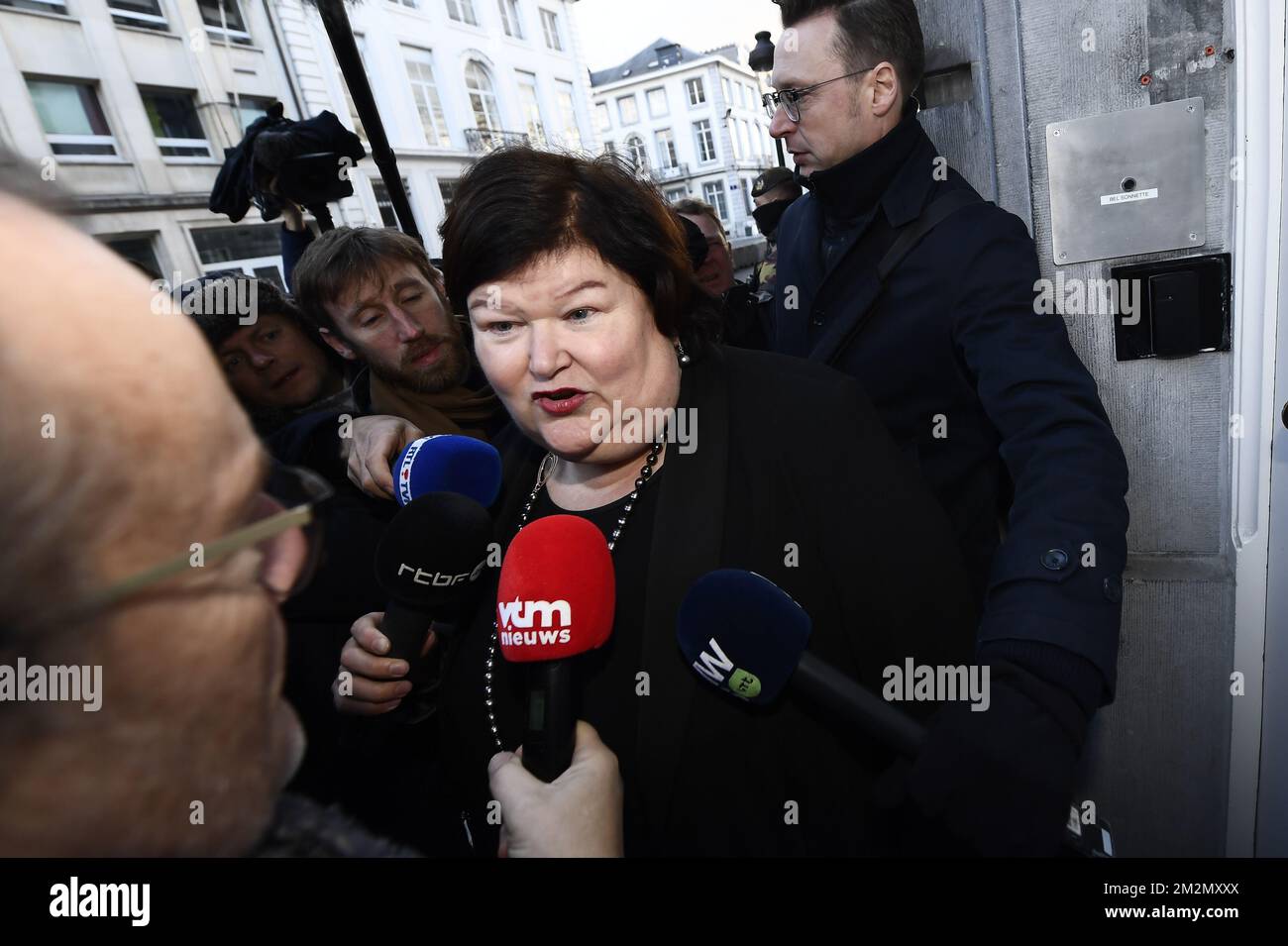 Die Ministerin für Gesundheit, Soziales, Asylpolitik und Migration Maggie De Block kommt am Sonntag, den 09. Dezember 2018, zu einer ministertagung der Bundesregierung in Brüssel. Die flämische nationalistische Partei N-VA verließ gestern den ministerrat der Bundesregierung. Sie konnten den Globalen Migrationspakt der Vereinten Nationen nicht akzeptieren. Der König hat den Rücktritt der fünf N-VA-Minister von der Regierung Michel akzeptiert. BELGA FOTO DIRK WAEM Stockfoto