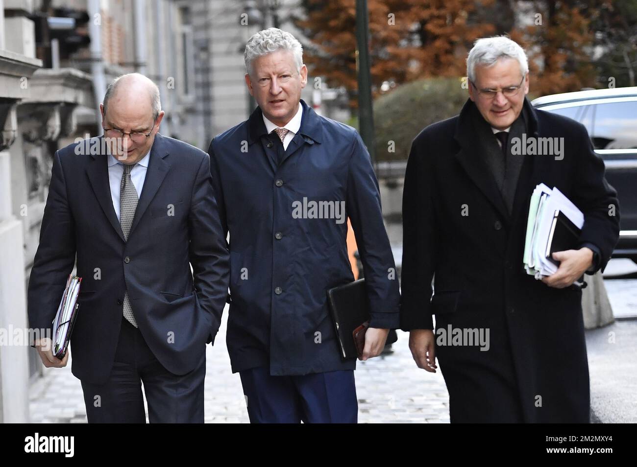 Justizminister Koen Geens, Minister für Inneres und Außenhandel Pieter De Crem und Vizepremierminister und Minister für Beschäftigung, Wirtschaft, Verbraucherfragen und Chancengleichheit, Kris Peeters, kommen am Sonntag, den 09. Dezember 2018, zu einer Tagung des ministerrates der Bundesregierung in Brüssel. Die flämische nationalistische Partei N-VA verließ gestern den ministerrat der Bundesregierung. Sie konnten den Globalen Migrationspakt der Vereinten Nationen nicht akzeptieren. Der König hat den Rücktritt der fünf N-VA-Minister von der Regierung Michel akzeptiert. BELGA FOTO DIRK WAEM Stockfoto